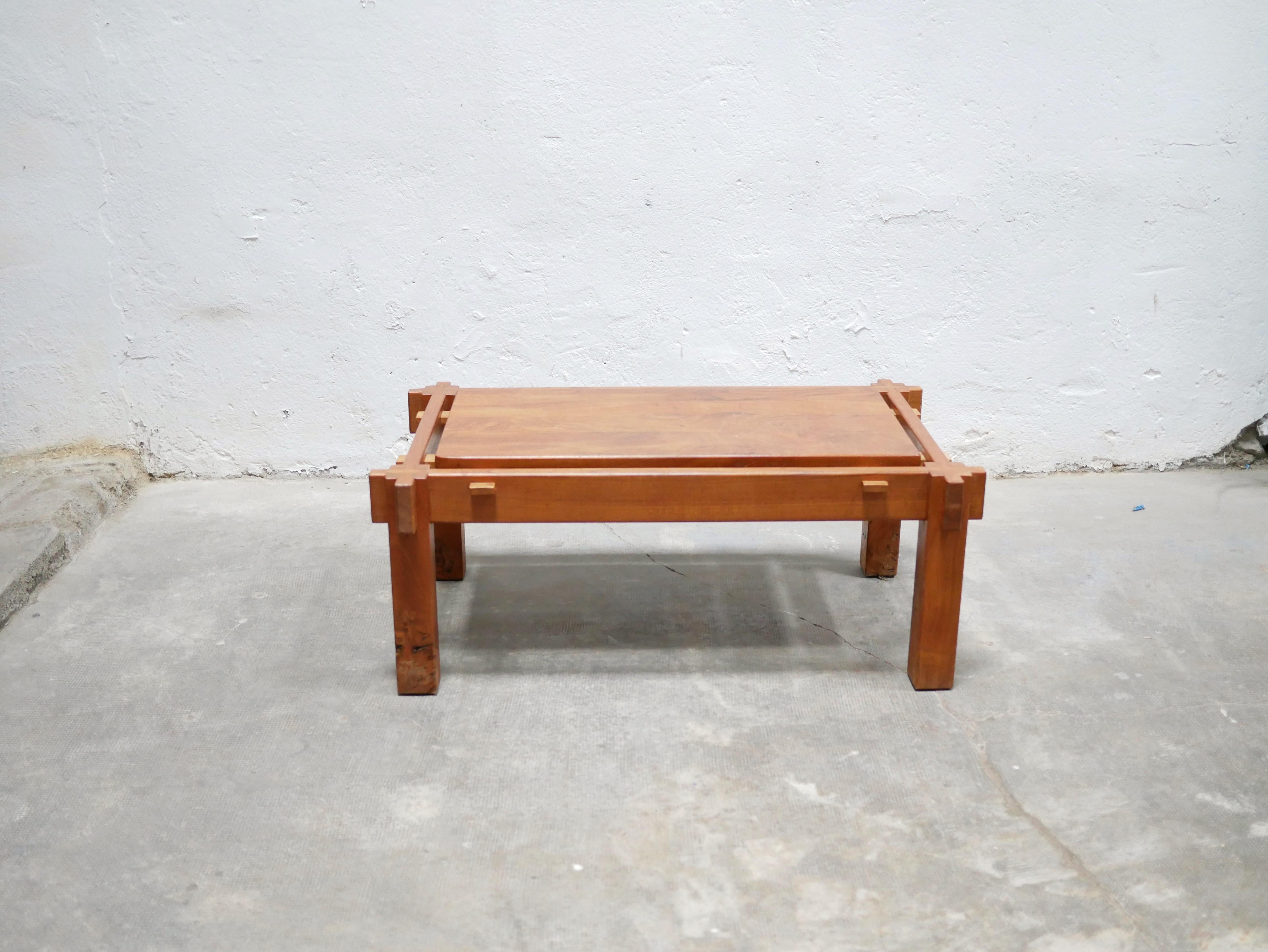 Vintage Rectangular Coffee Table in Solid Elm In Good Condition For Sale In AIGNAN, FR