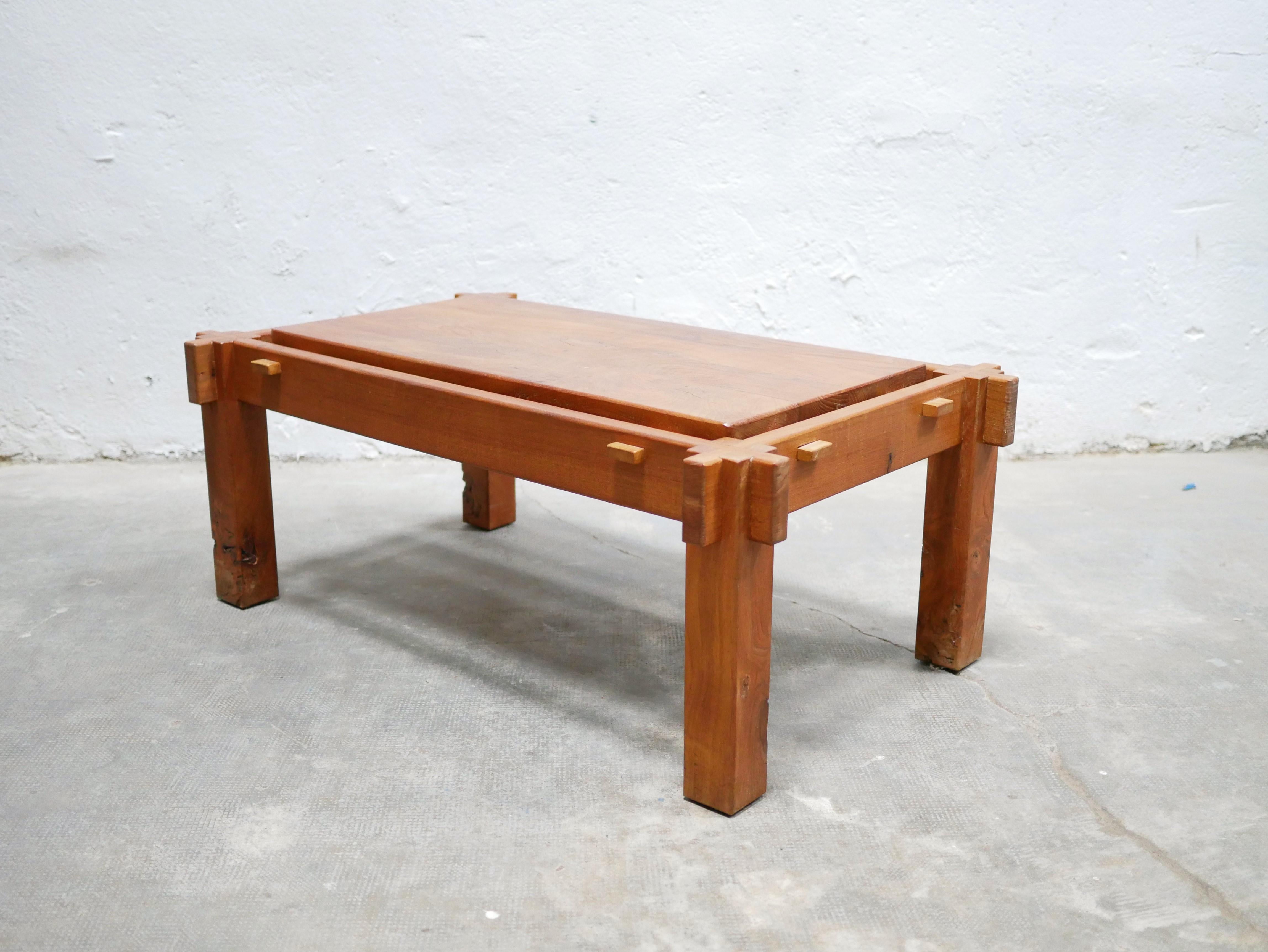 Vintage Rectangular Coffee Table in Solid Elm For Sale 3