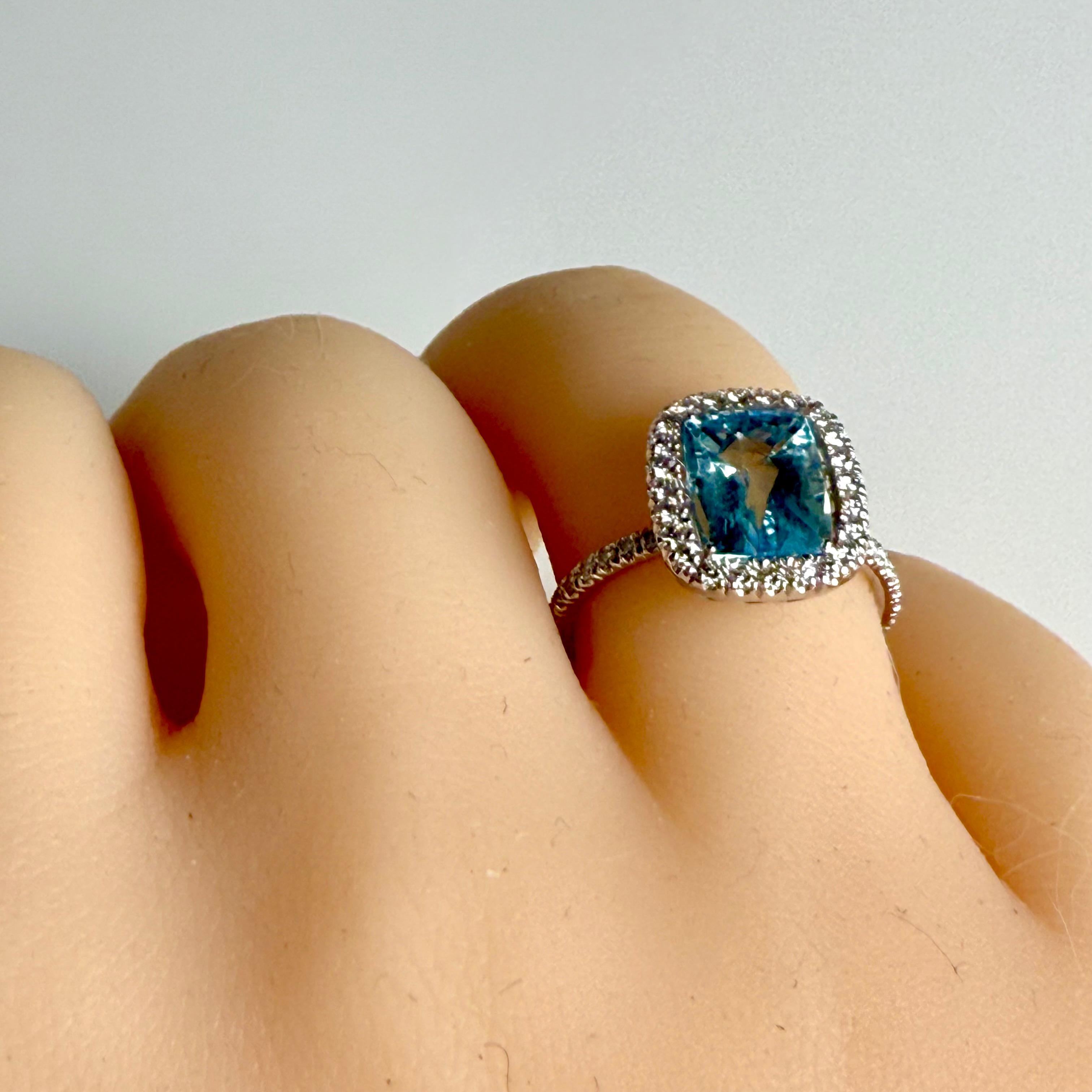 High-Quality Artistry in Platinum  Aquamarine ~3.10 Carats  Size 5.25

Indulge in timeless sophistication with this exquisite Vintage Rectangular Cut Aquamarine Ring, a captivating piece expertly crafted in platinum (Pt 950) — the most prestigious