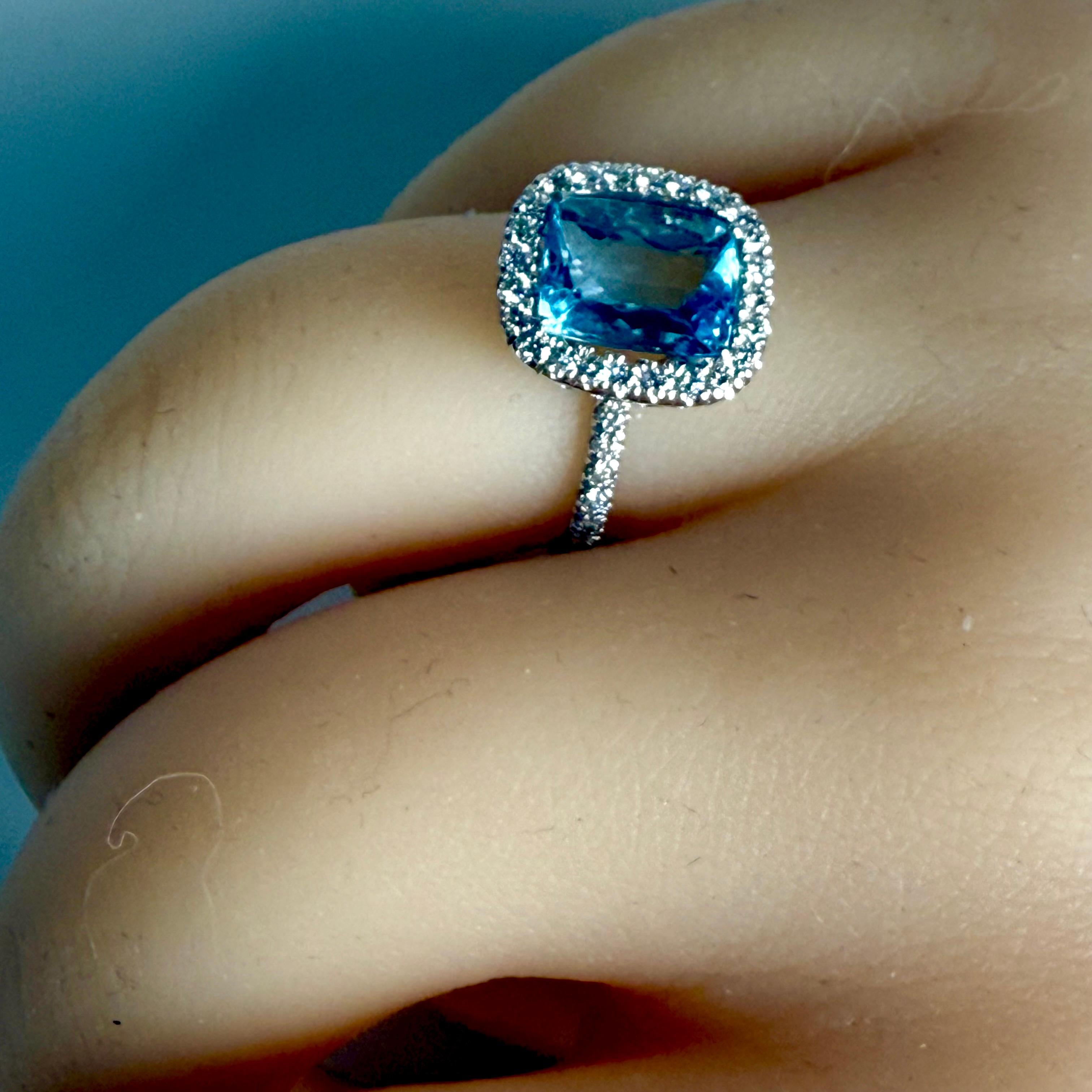 Vintage Rectangular Cut Aquamarine and Platinum Ring with Pave Diamond Setting In Good Condition For Sale In New York, NY
