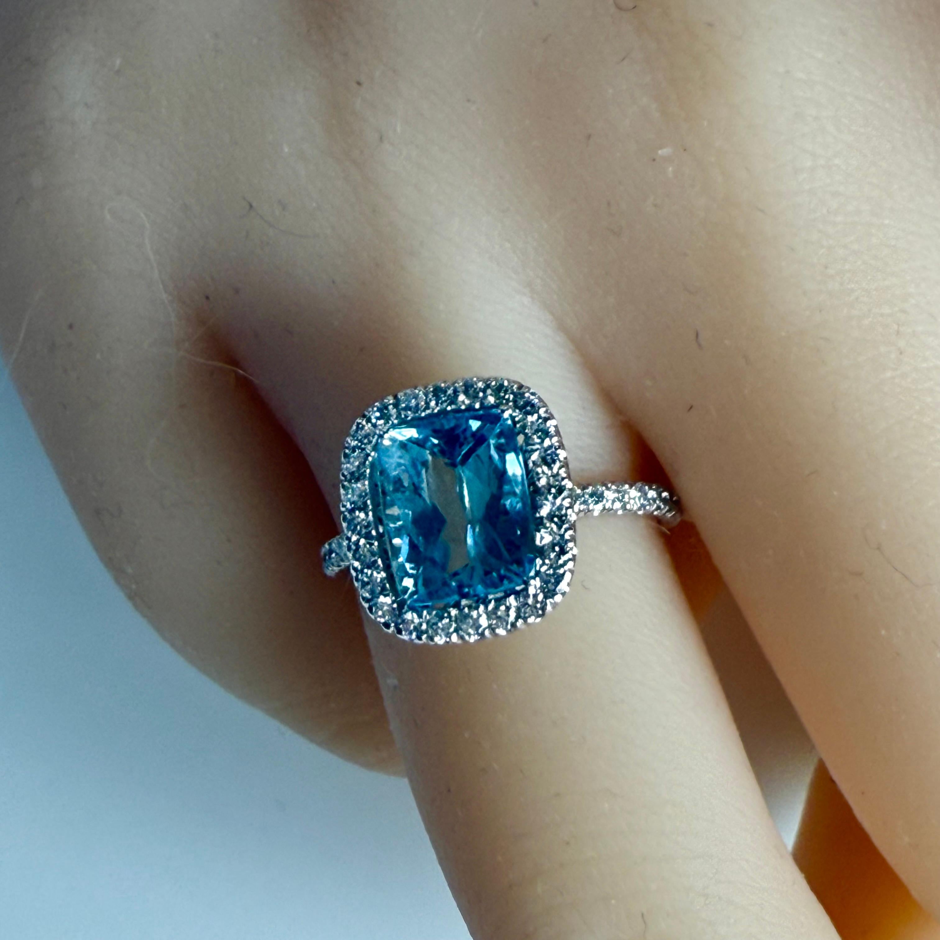 Vintage Rectangular Cut Aquamarine and Platinum Ring with Pave Diamond Setting For Sale 3