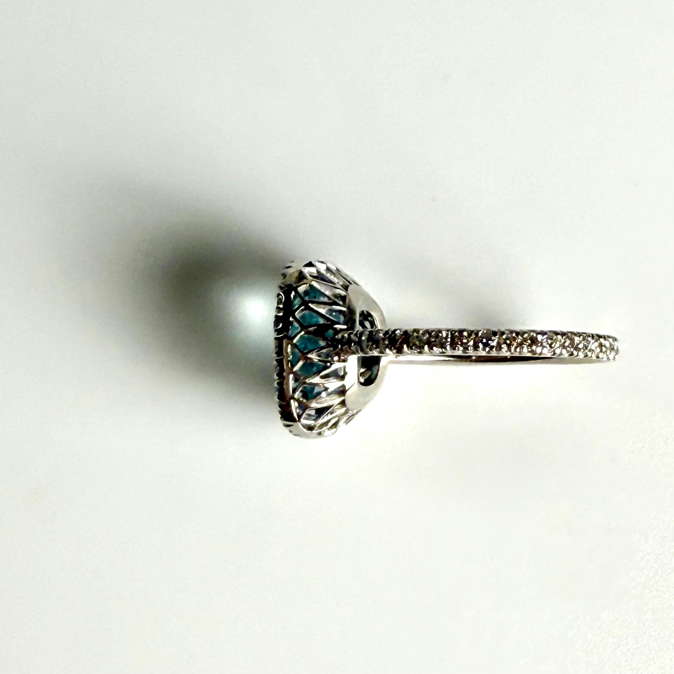 Vintage Rectangular Cut Aquamarine and Platinum Ring with Pave Diamond Setting For Sale 4