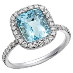 Anillo vintage de aguamarina de corte rectangular y platino con engaste de diamantes Pave