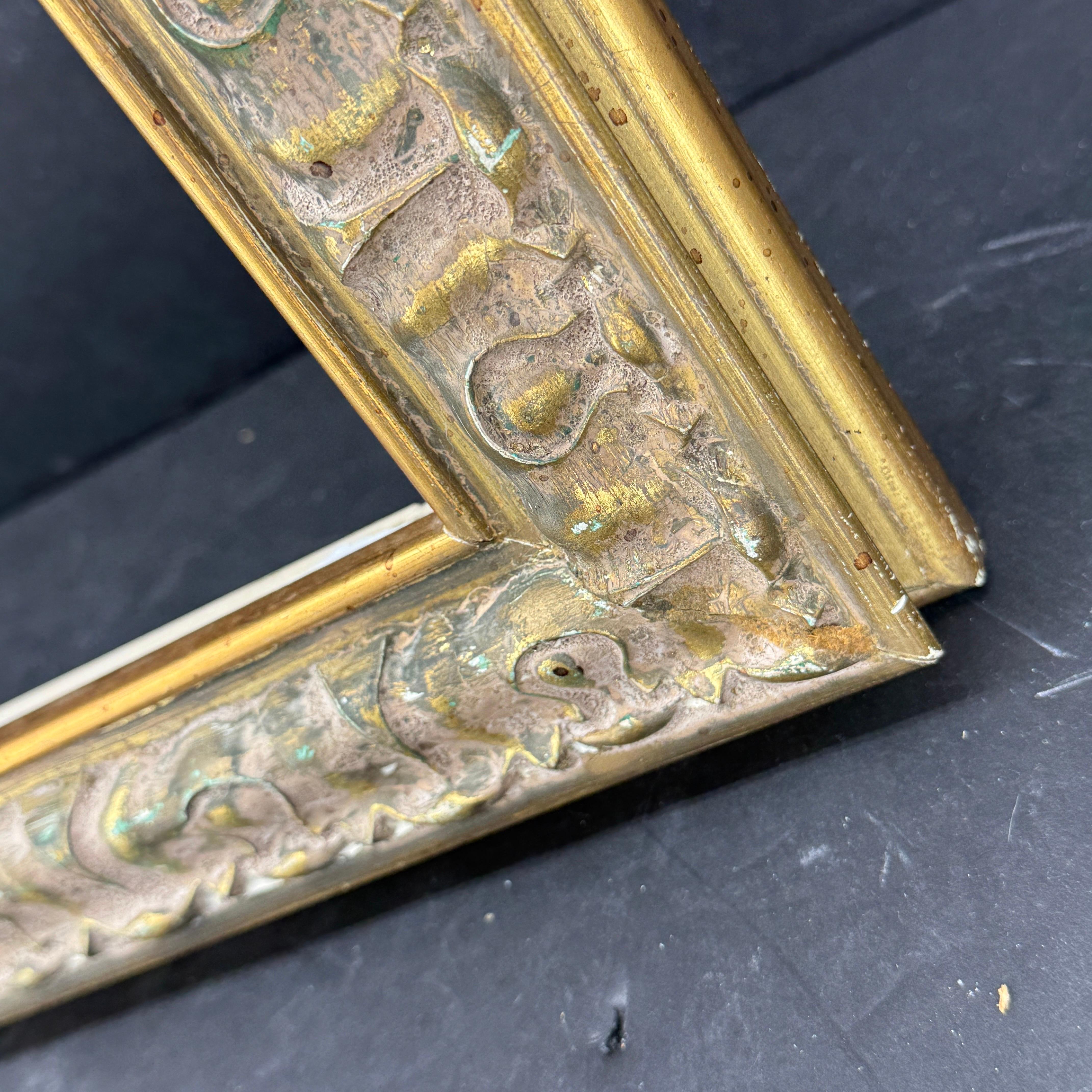 Cornice rettangolare d'epoca in legno dorato e dipinto in vendita 1