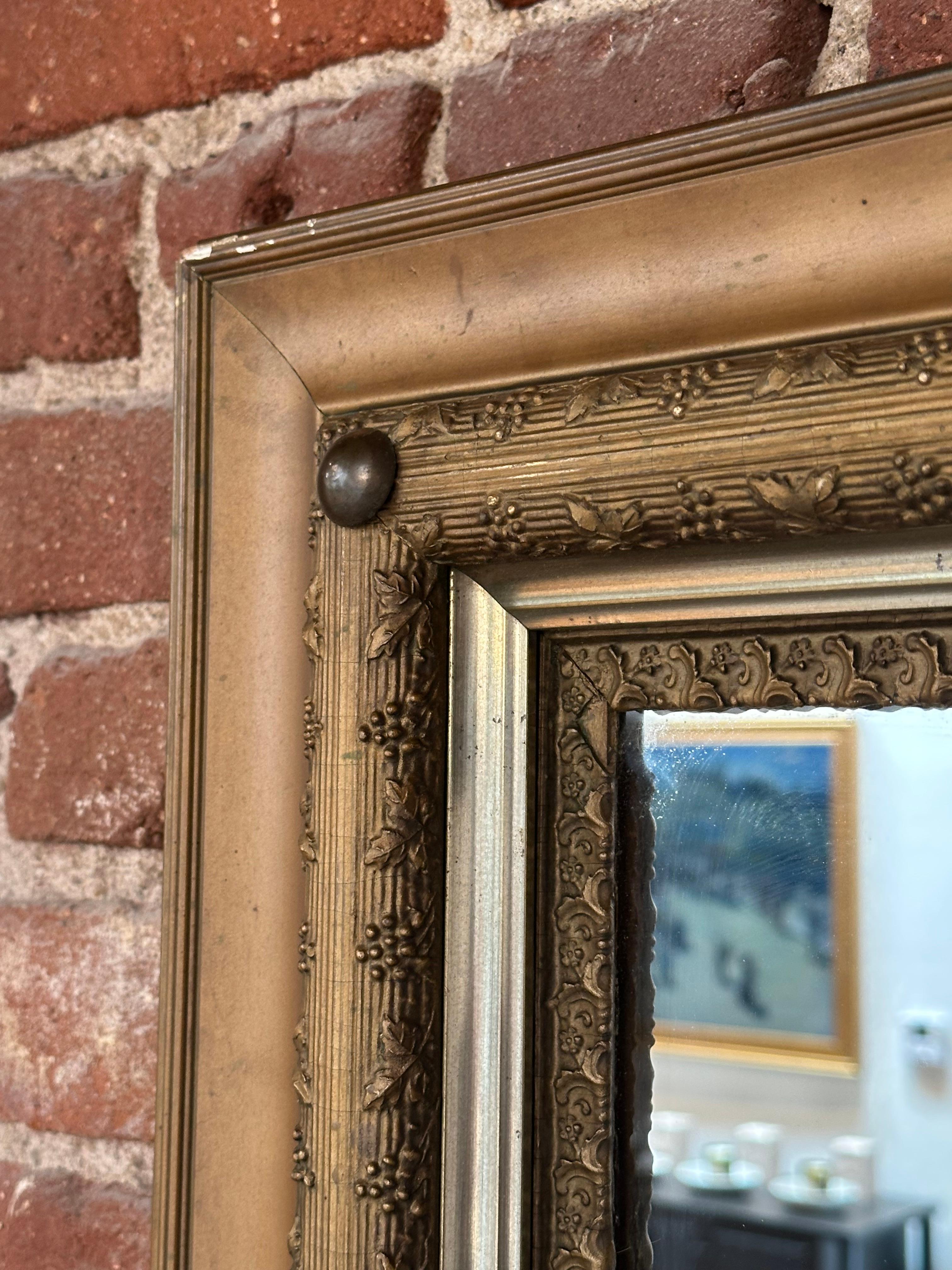 Espejo Vintage Rectangular Dorado Art Decó en venta