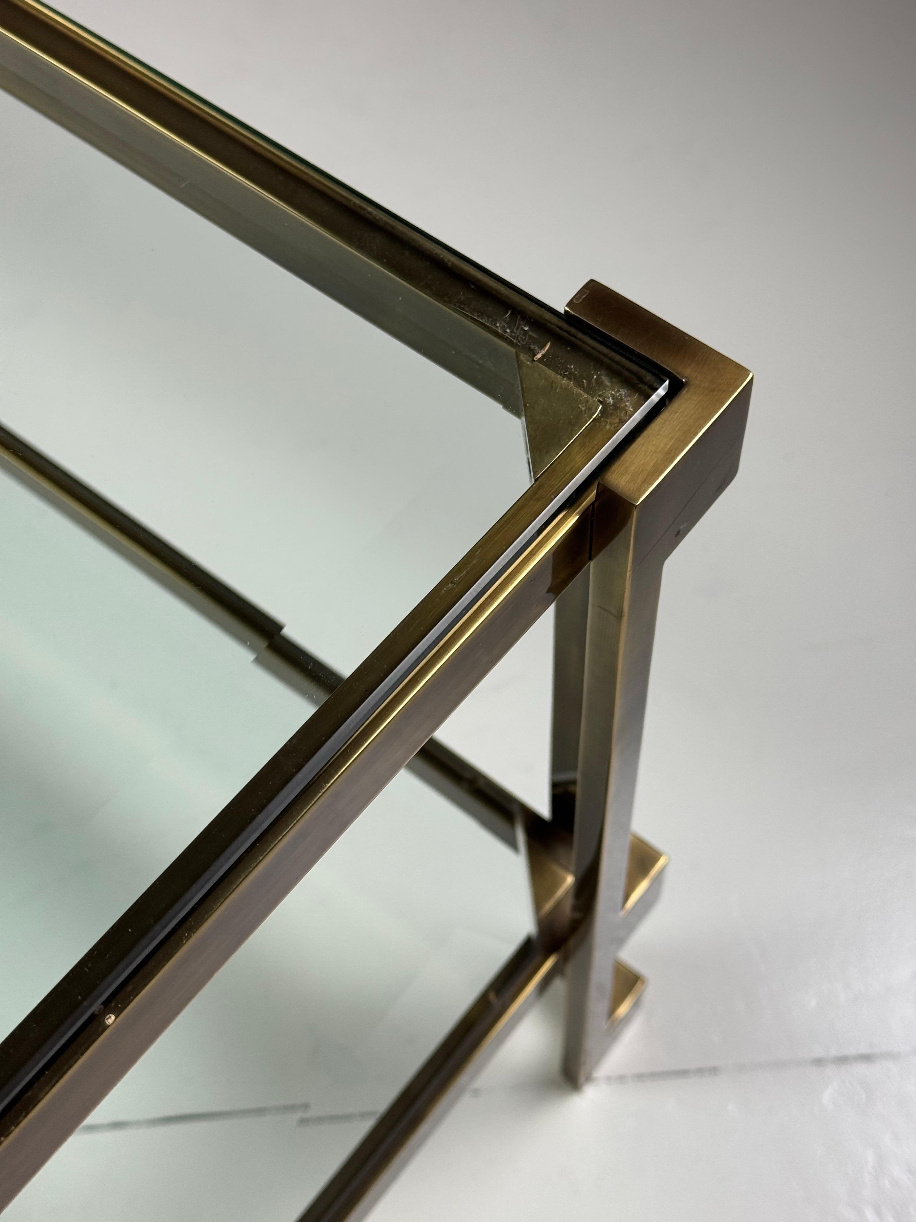 Very solid vintage coffee table. Faceted glass. Late 20th century.

Fits well in both modern and classic interiors.

Top completely undamaged!

Dimensions: L132 x W72.5 x H45
