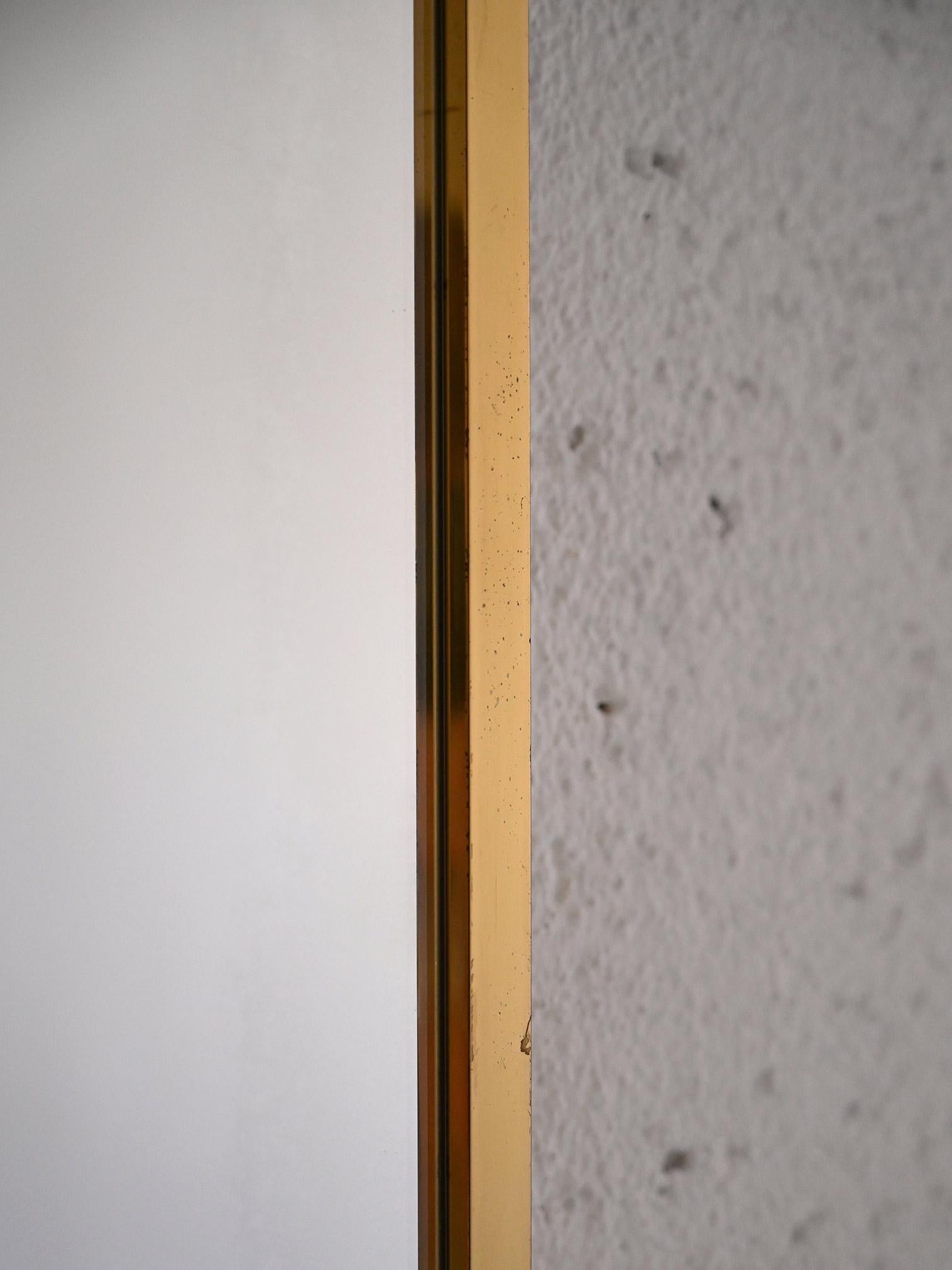 Métal Miroir rectangulaire vintage avec cadre en métal doré et noir en vente
