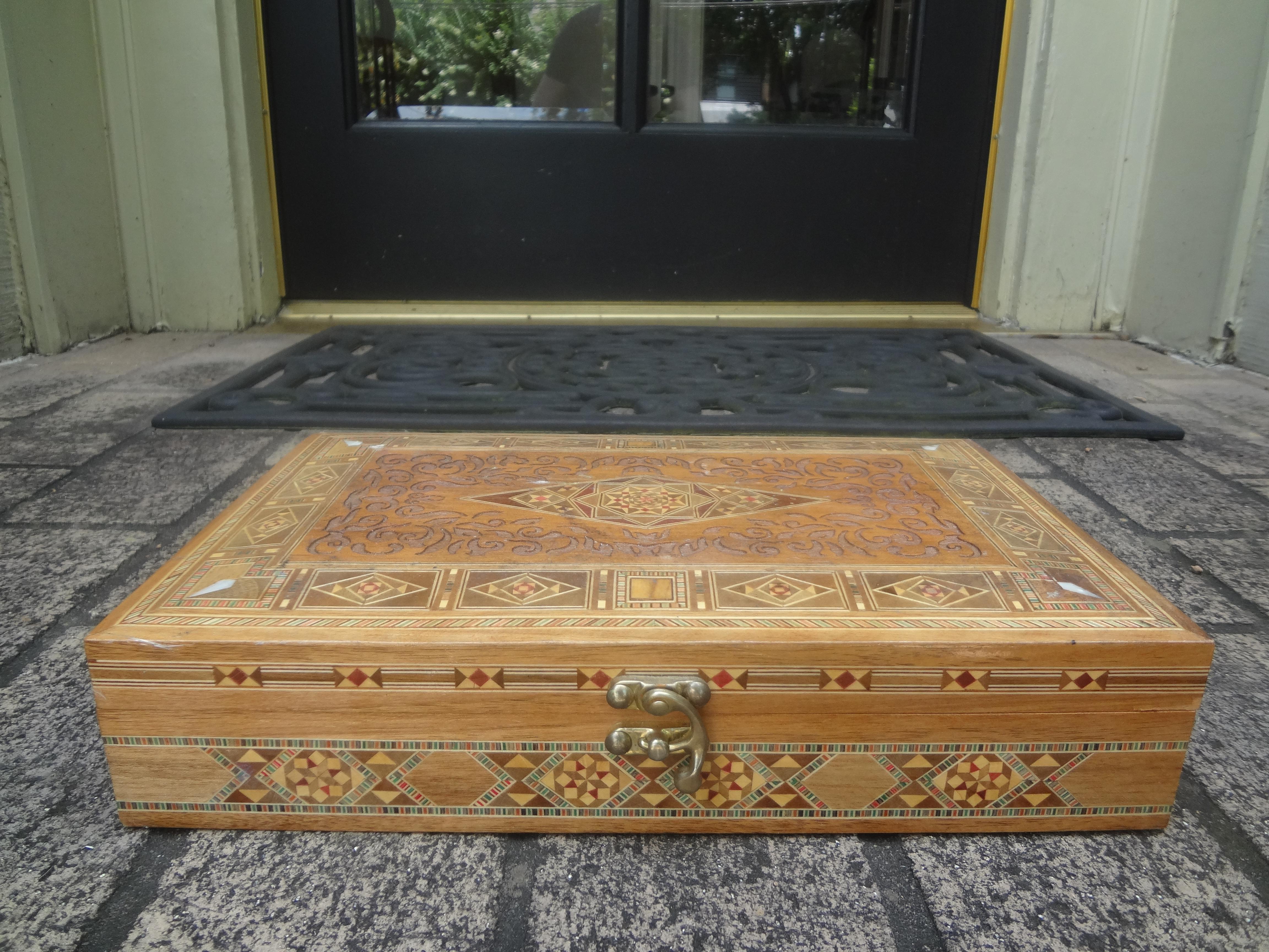 Vintage Rectangular Moroccan Inlaid Decorative Box In Good Condition For Sale In Houston, TX