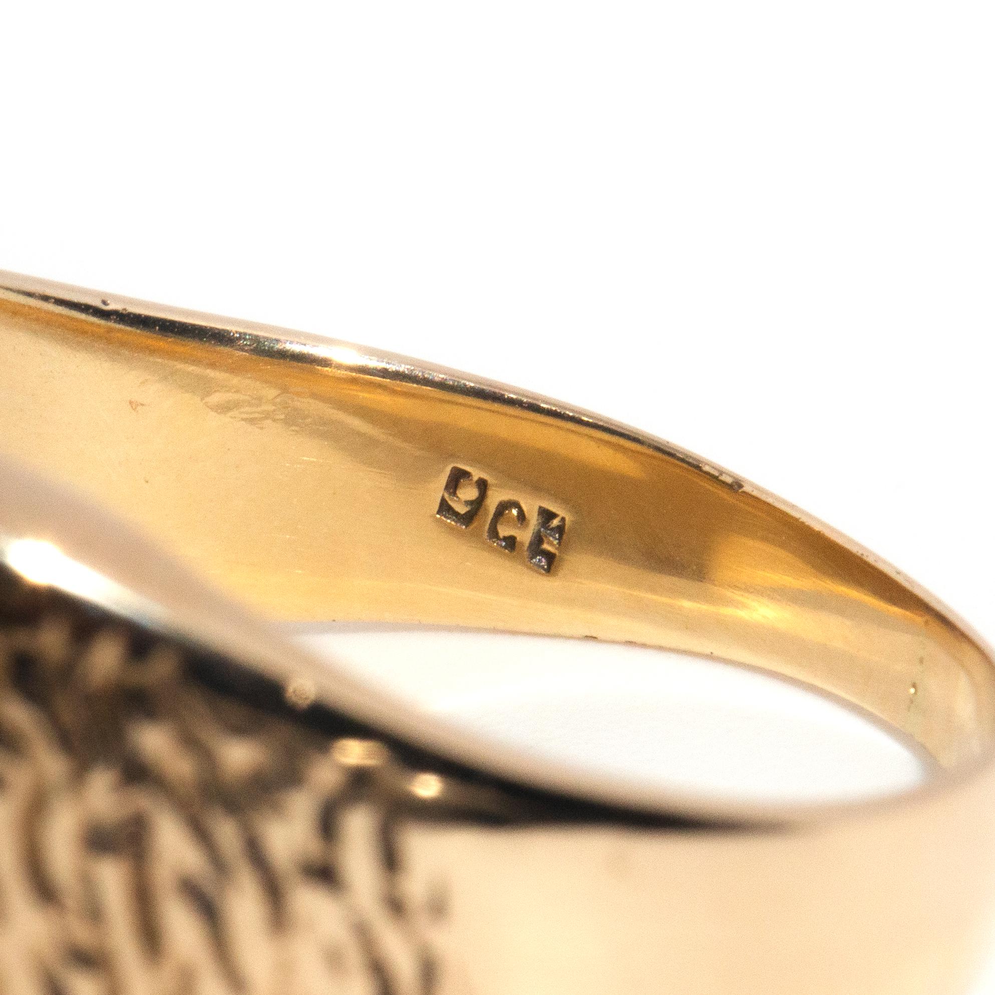 Vintage Rectangular Onyx 9 Carat Gold Men's Textured Flat Top Men's Signet Ring 2