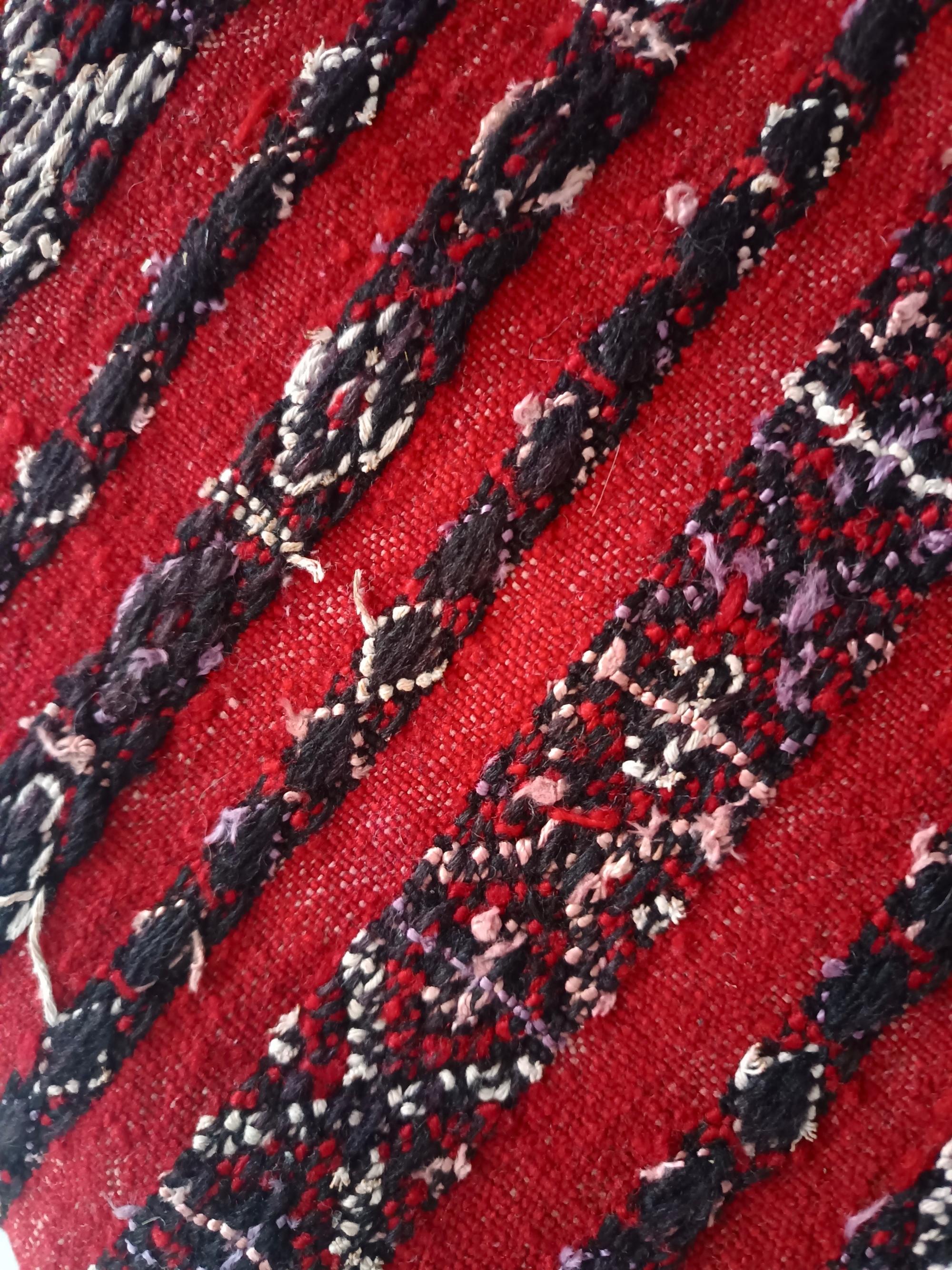 Tappeto rettangolare vintage in lana marocchina rossa in vendita 5