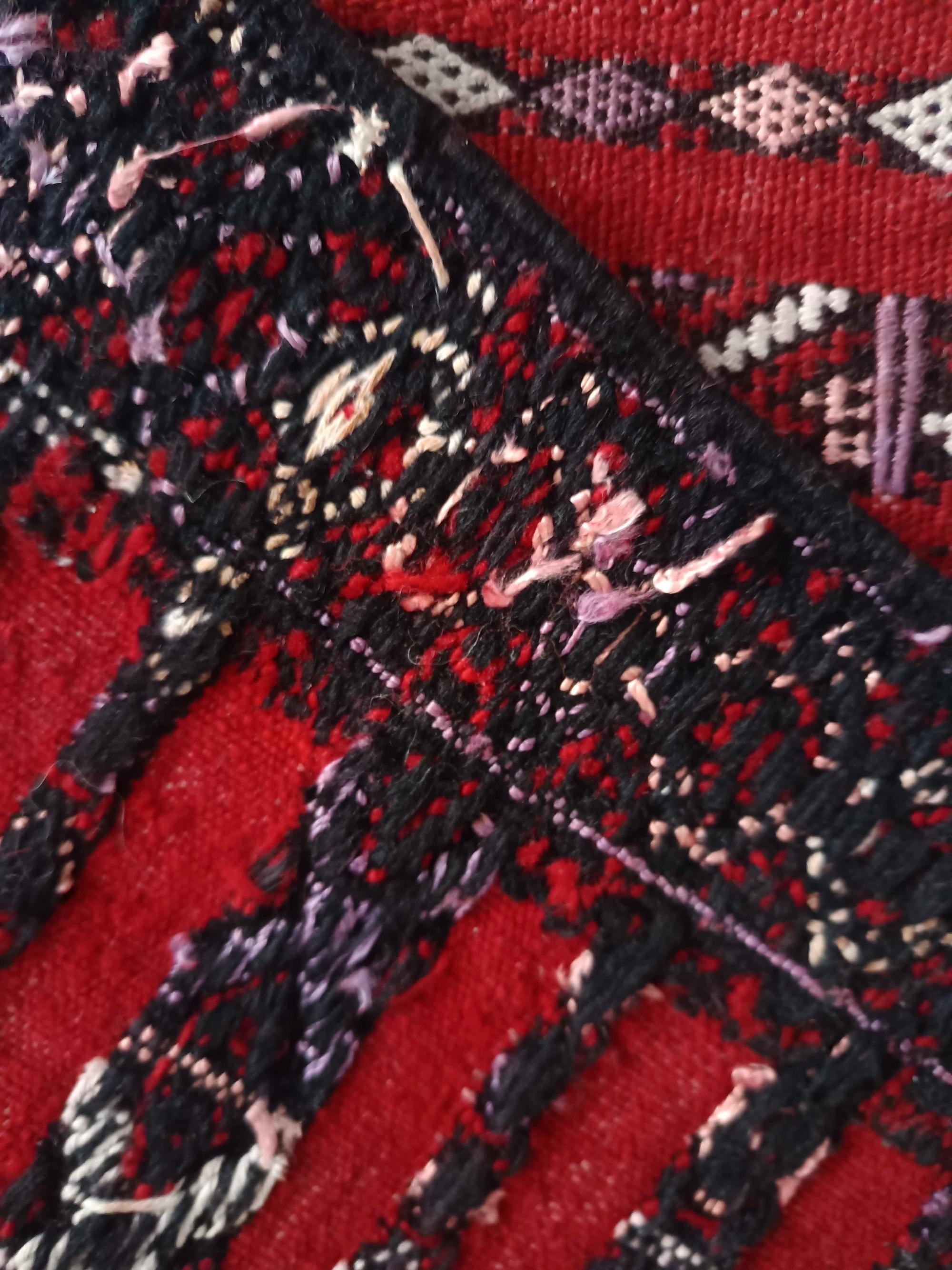 Tappeto rettangolare vintage in lana marocchina rossa in vendita 6