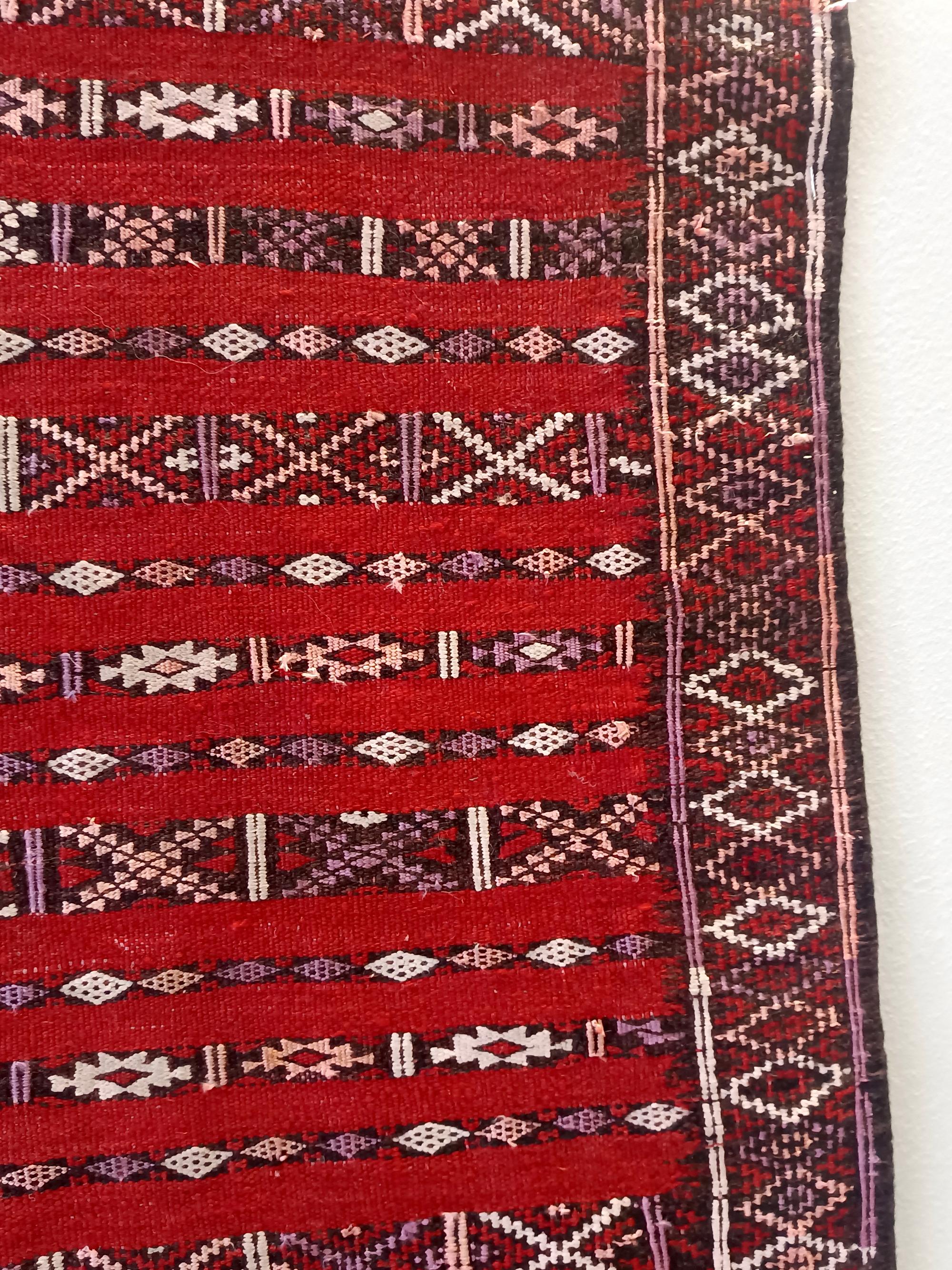 Tappeto rettangolare vintage in lana marocchina rossa in vendita 1