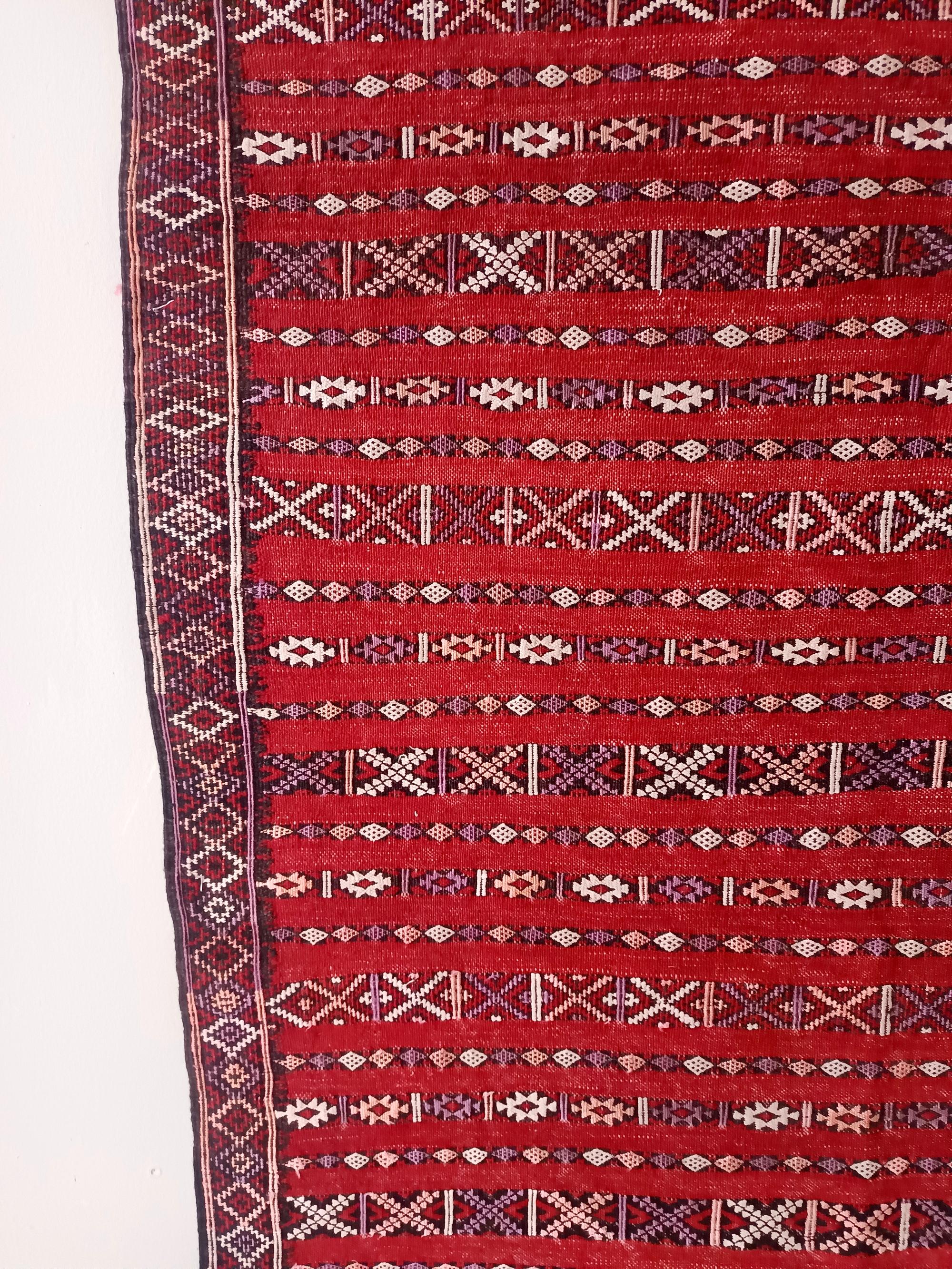 Tappeto rettangolare vintage in lana marocchina rossa in vendita 2