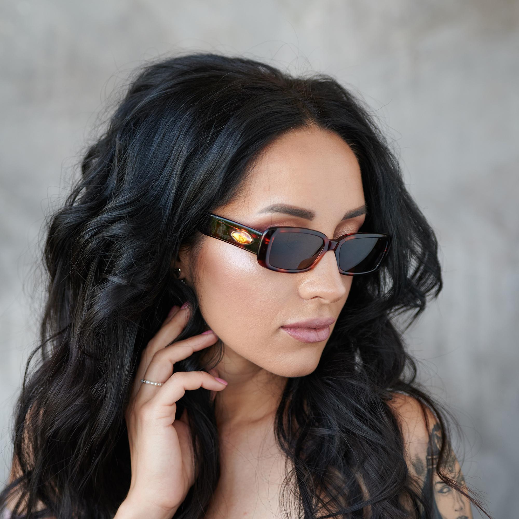 Lunettes de soleil rectangulaires Vintage Von Furstenberg, fabriquées en Italie en vente 5