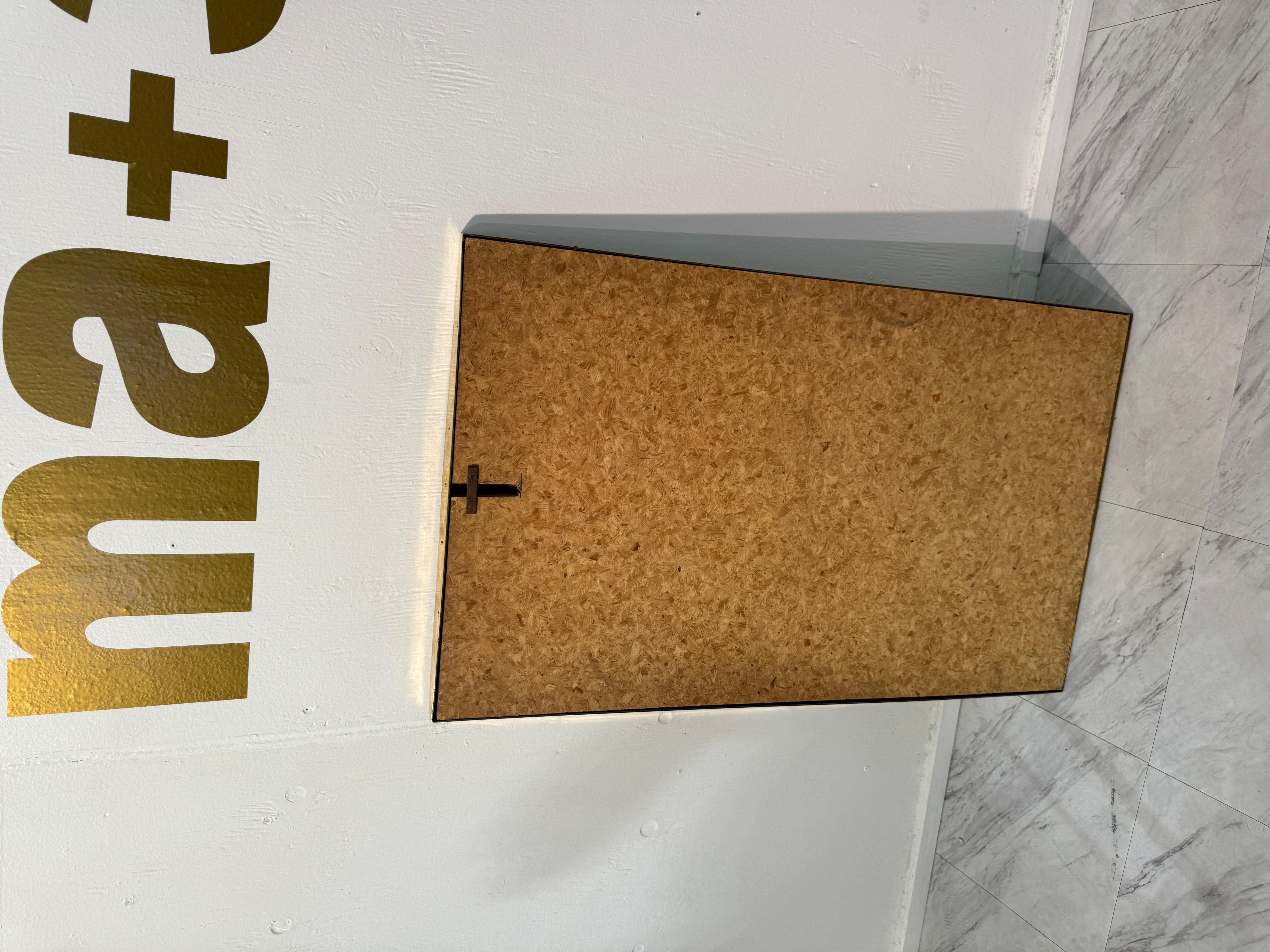 Espejo de pared rectangular vintage con marco de latón Latón en venta
