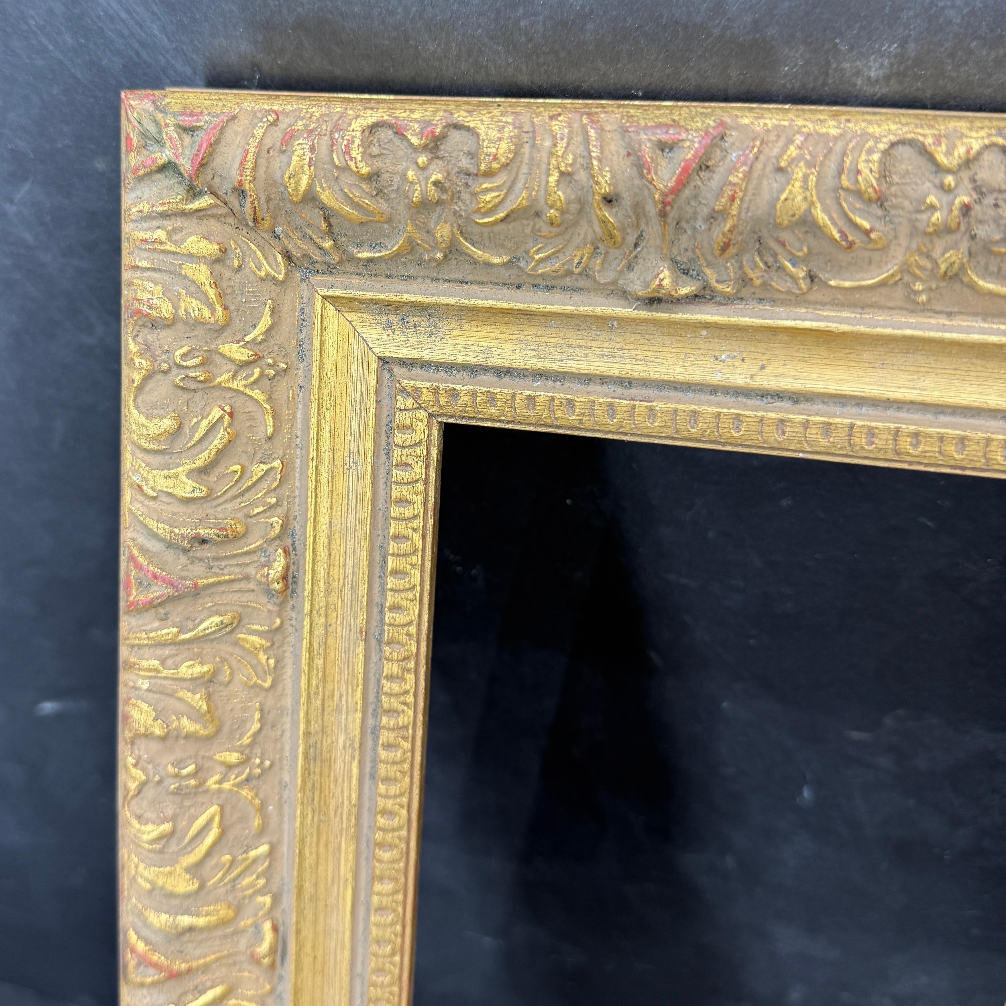 Cornice rettangolare d'epoca in Wood dorata e ornata d'oro in vendita 6