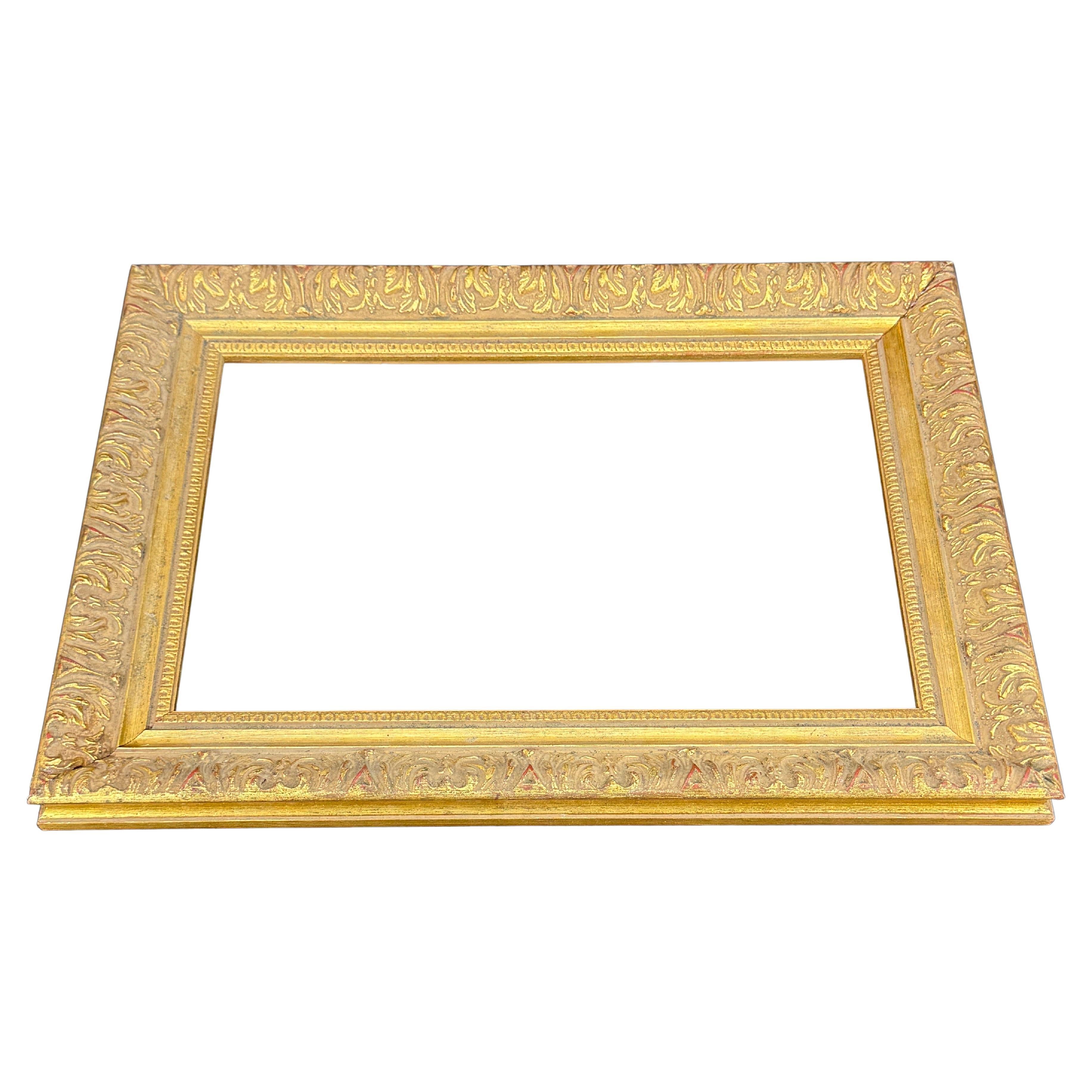 Intagliato a mano Cornice rettangolare d'epoca in Wood dorata e ornata d'oro in vendita