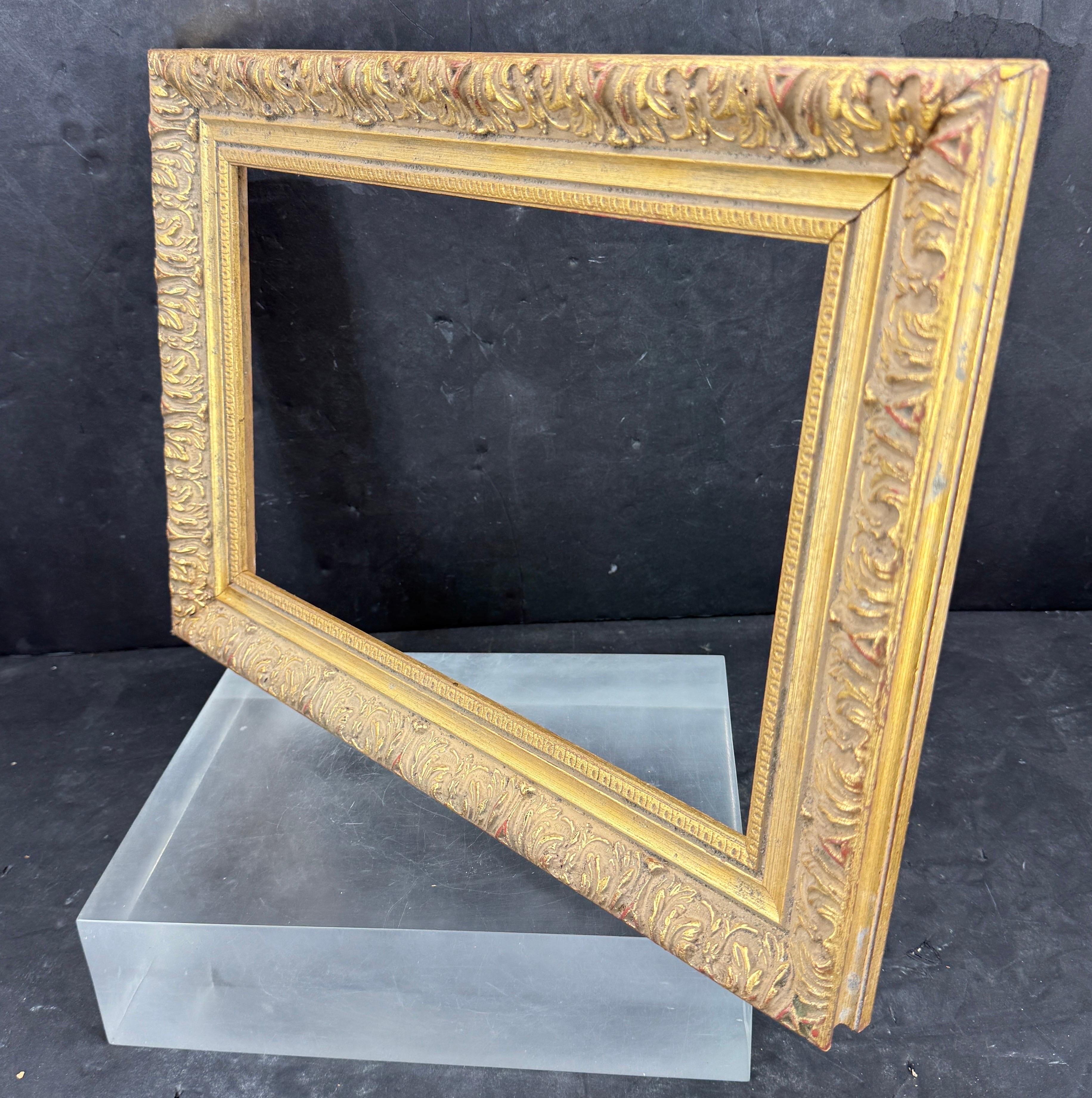 Cornice rettangolare d'epoca in Wood dorata e ornata d'oro in vendita 1
