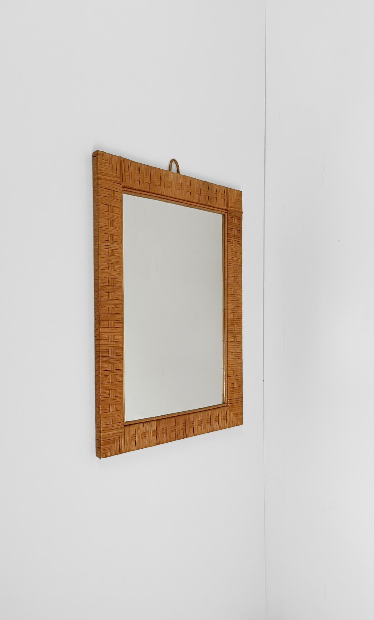 Vintage Rechteckiger Spiegel aus geflochtenem Rattan und Weide im Art Deco Stil (20. Jahrhundert) im Angebot