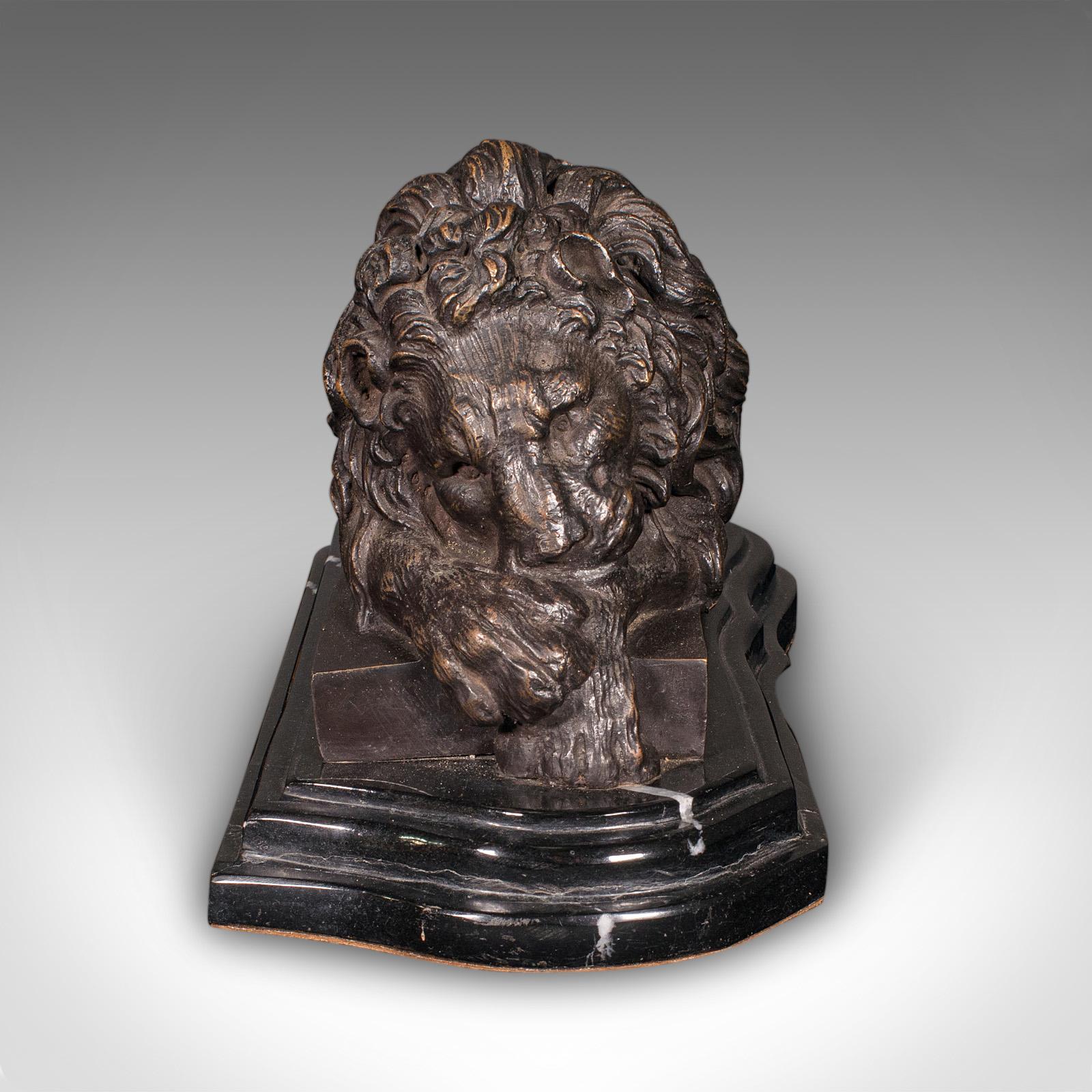 Mid-Century moderno Leone reclinato d'epoca, francese, bronzo, marmo, dopo Canova, metà del XX secolo in vendita