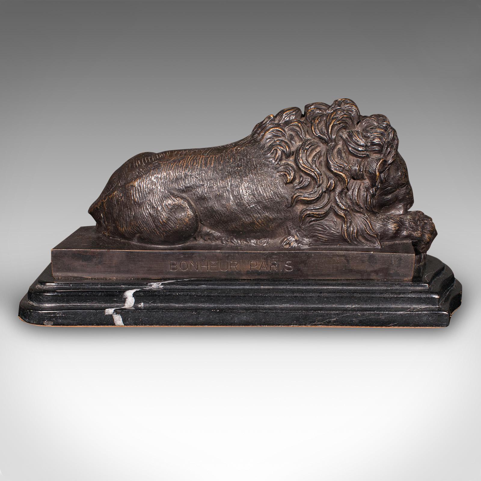 Francese Leone reclinato d'epoca, francese, bronzo, marmo, dopo Canova, metà del XX secolo in vendita
