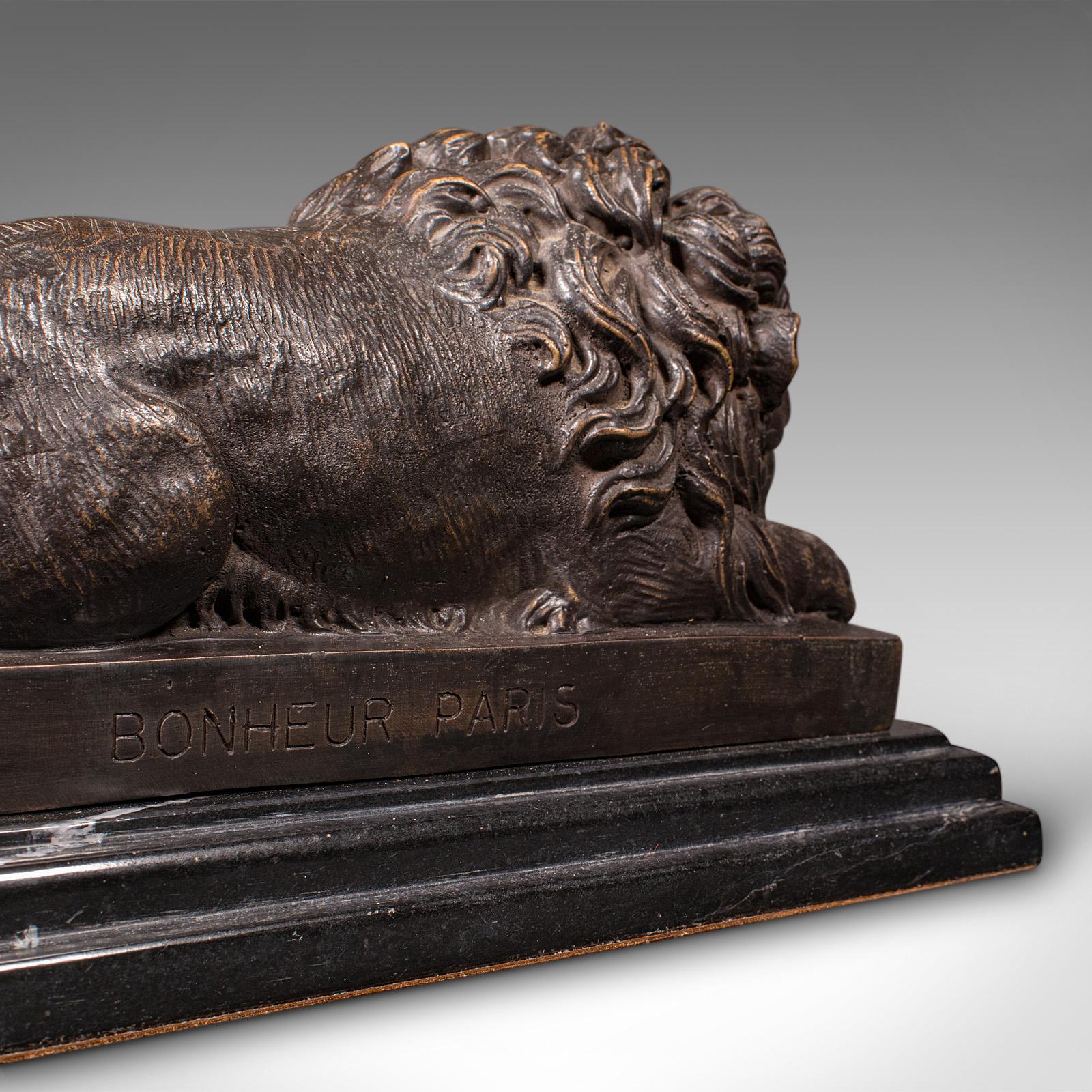 Leone reclinato d'epoca, francese, bronzo, marmo, dopo Canova, metà del XX secolo in vendita 2