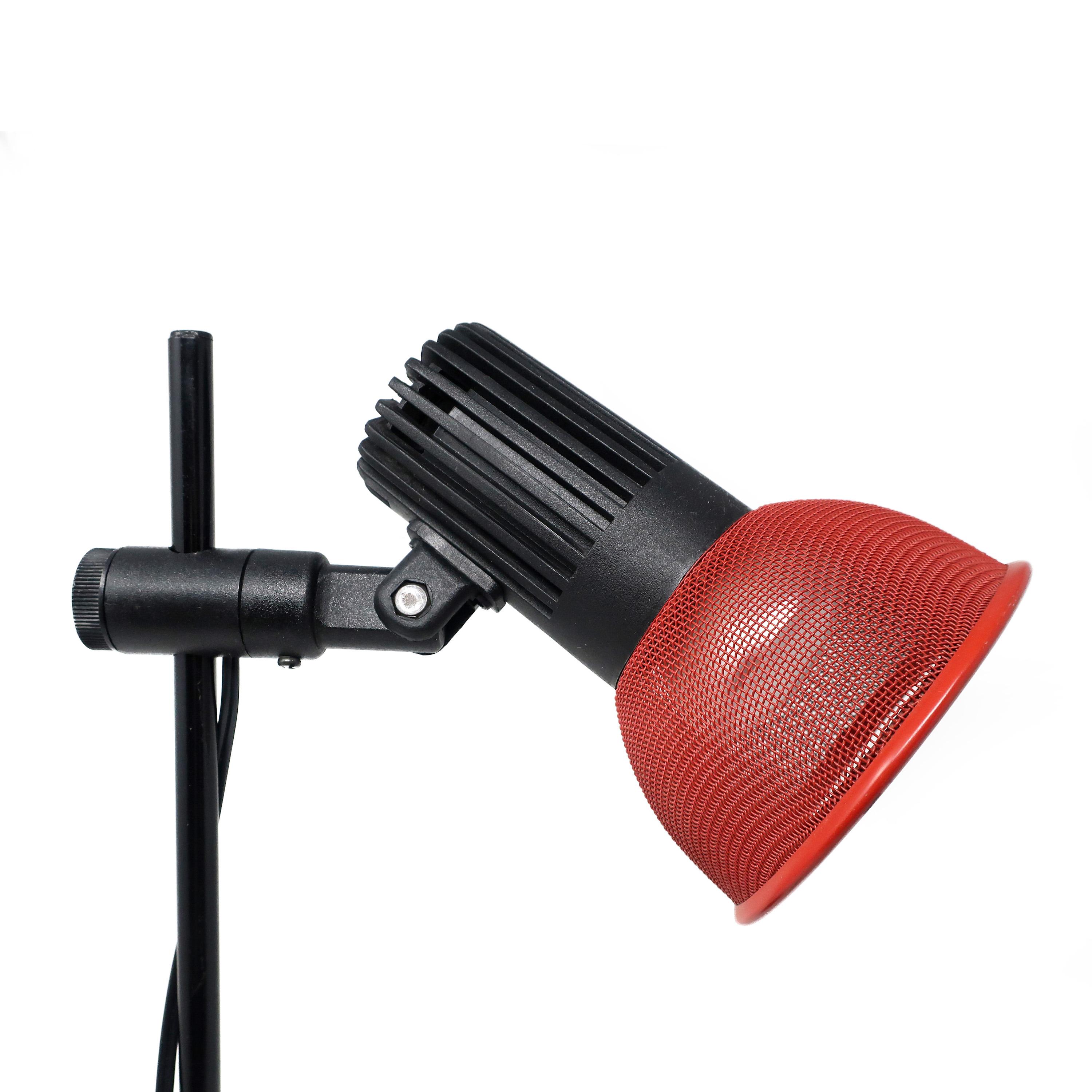 Vintage Red and Black Desk Lamp with Metal Shade In Good Condition For Sale In Brooklyn, NY