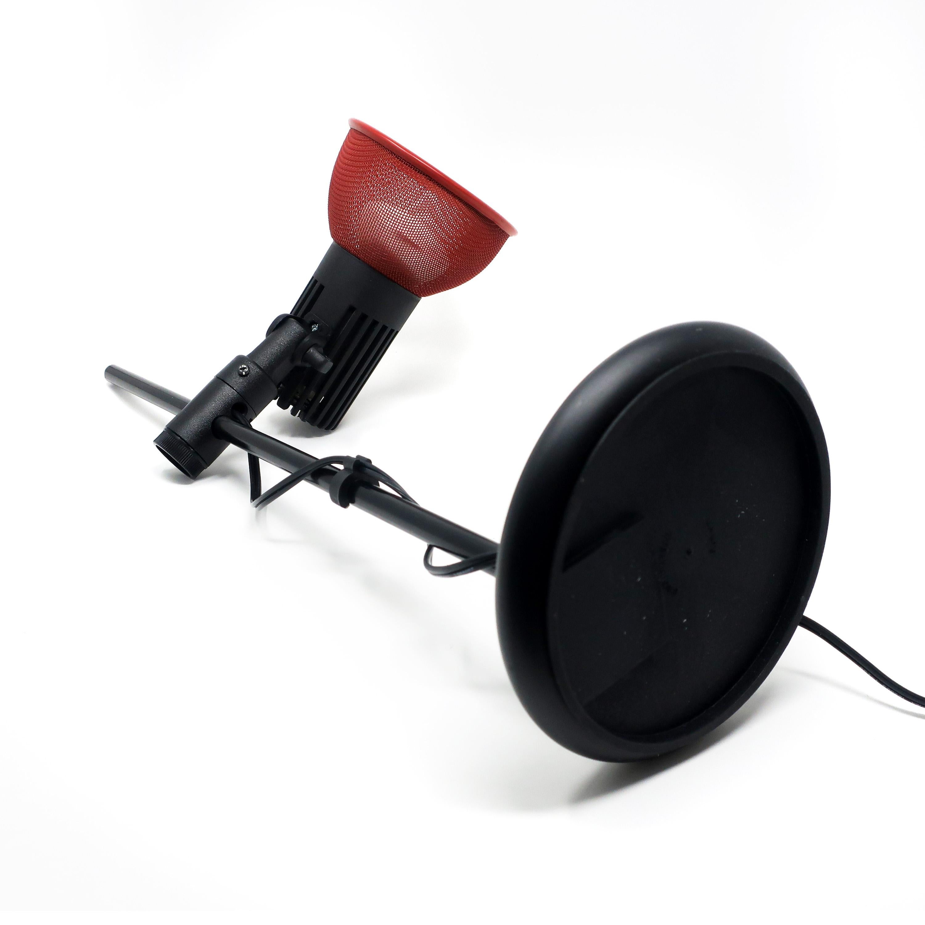 Rote und schwarze Schreibtischlampe mit Metallschirm im Angebot 3