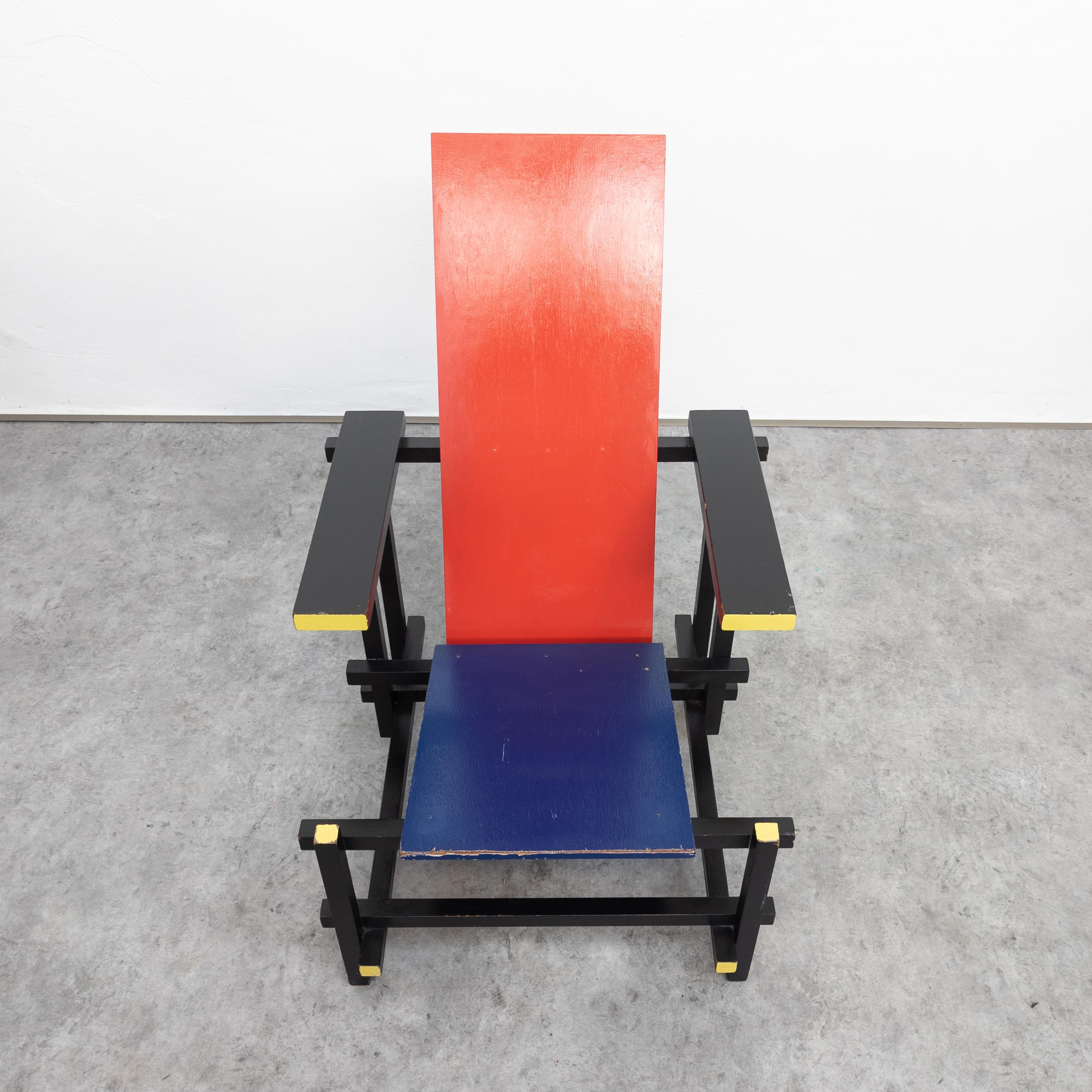 Lacquered Vintage Red and Blue Chair by Gerrit Rietveld For Sale