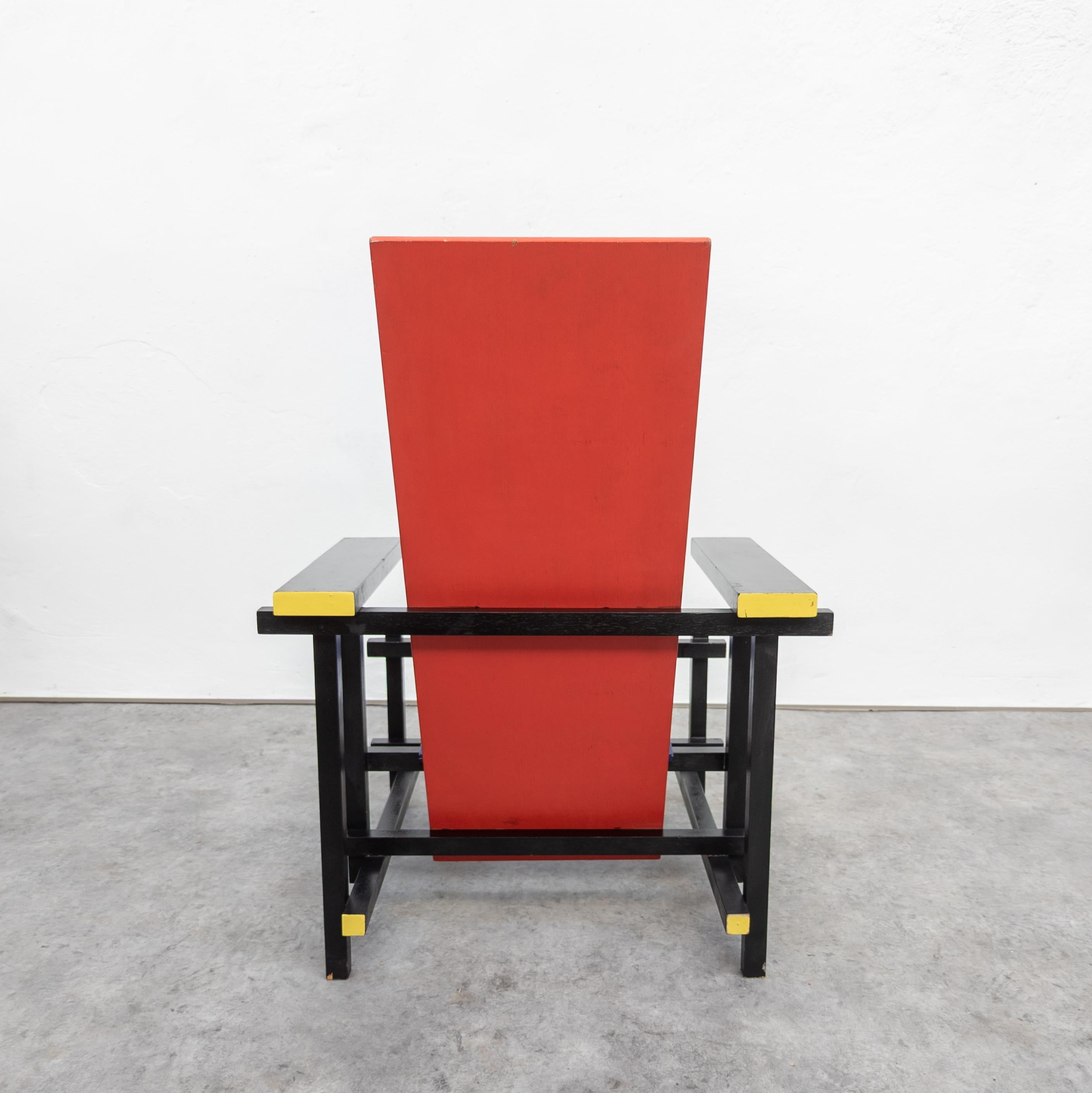Roter und blauer Vintage-Stuhl von Gerrit Rietveld (Ende des 20. Jahrhunderts) im Angebot