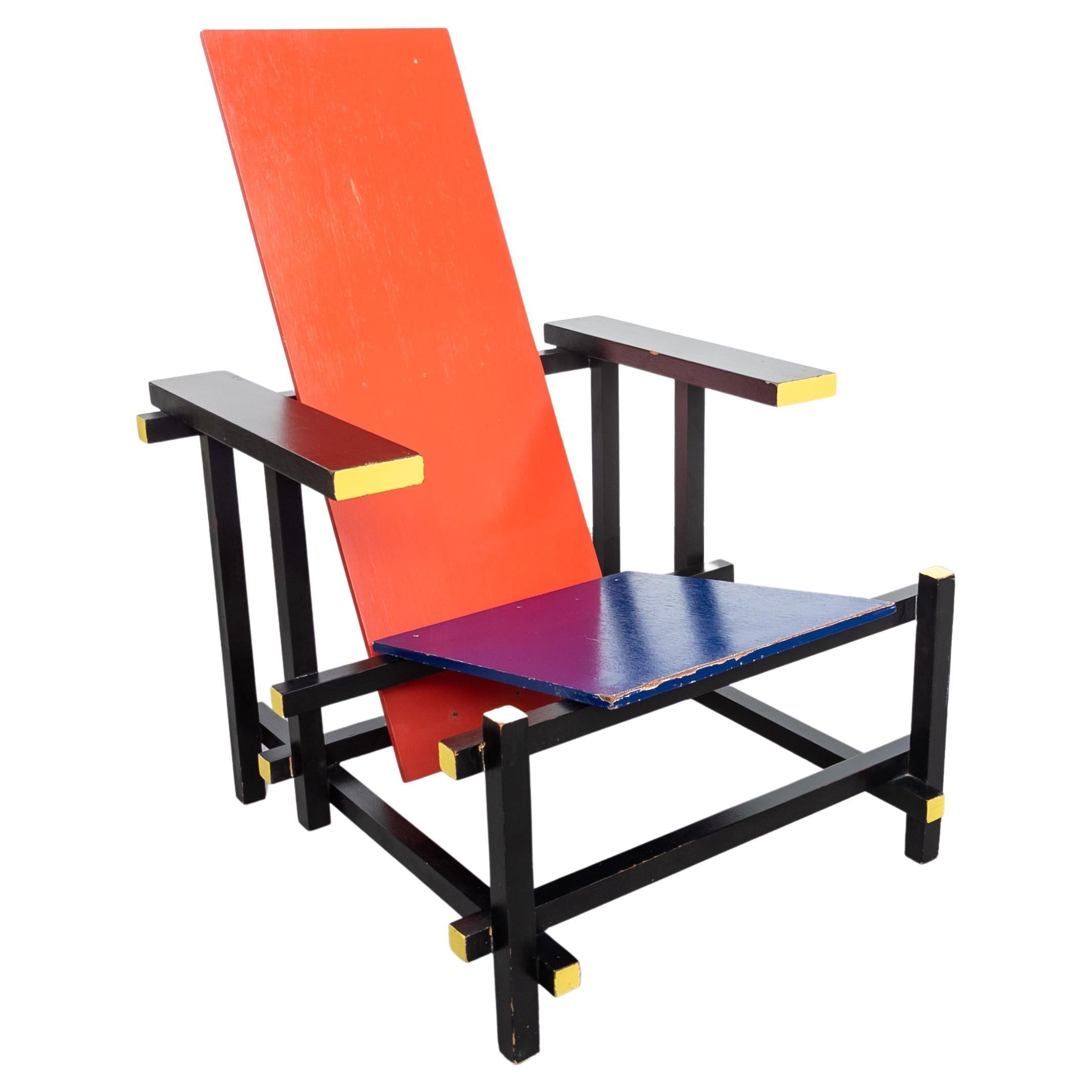Roter und blauer Vintage-Stuhl von Gerrit Rietveld