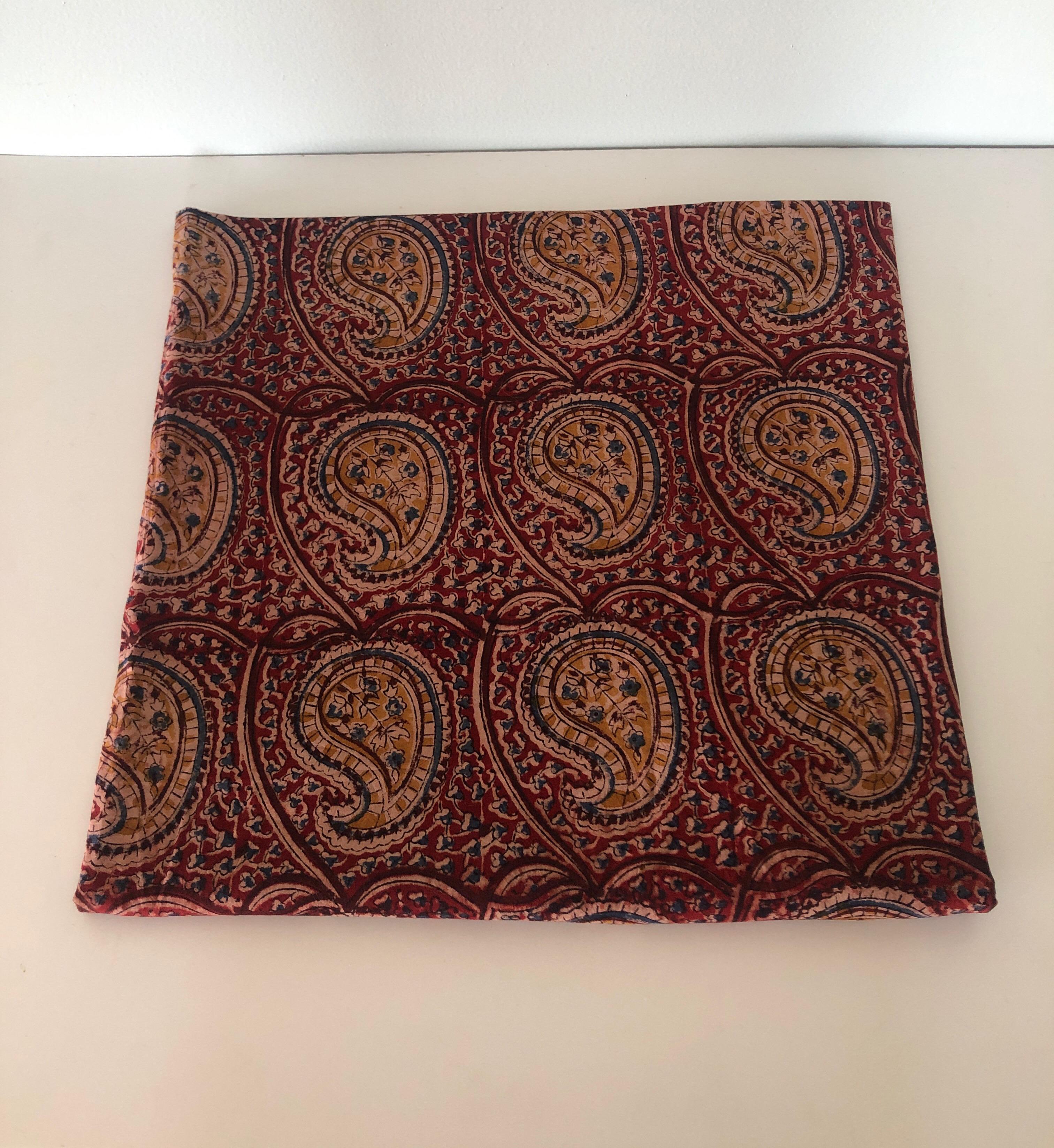 Vintage red and brown cotton printed Kalamkari print textile.
Ideal for pillows and upholstery.
Size: 46