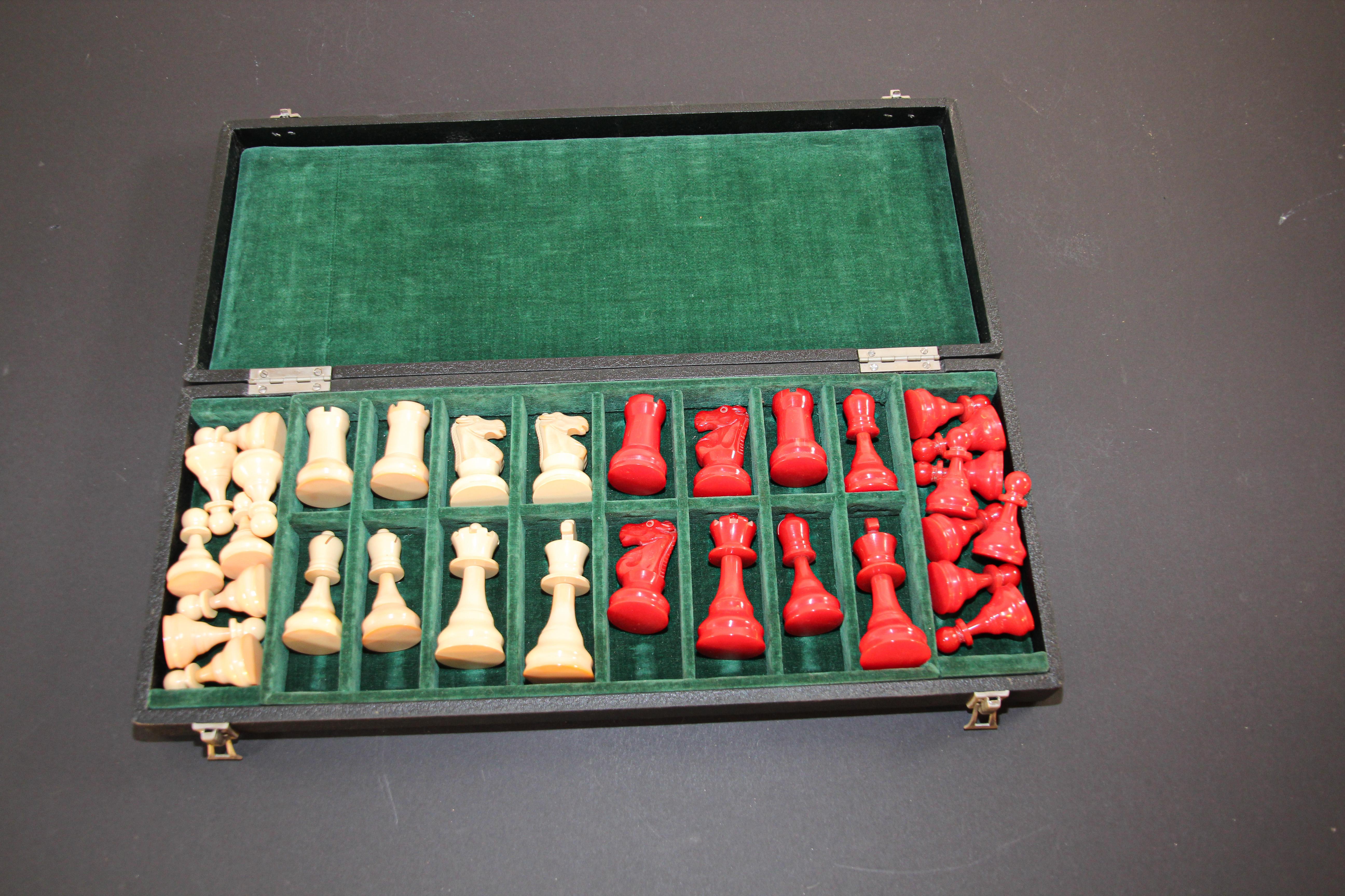 Vintage chess set bakelite butterscotch and red 3