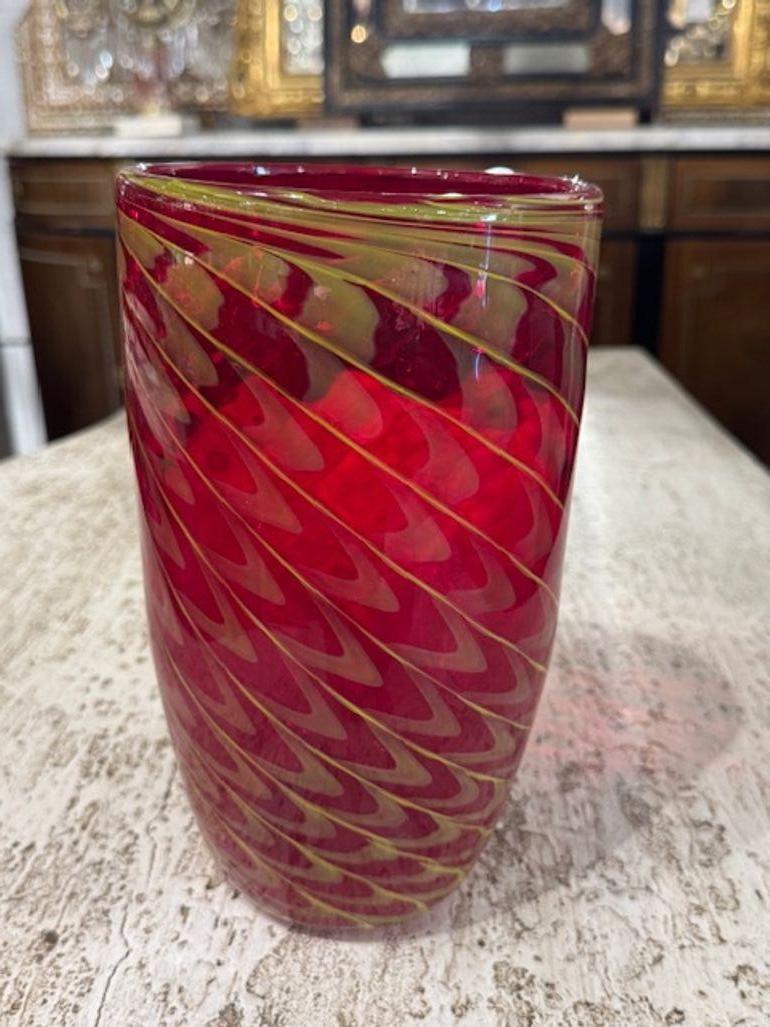 Anodizzato Vaso in vetro di Murano rosso e oro d'epoca in vendita