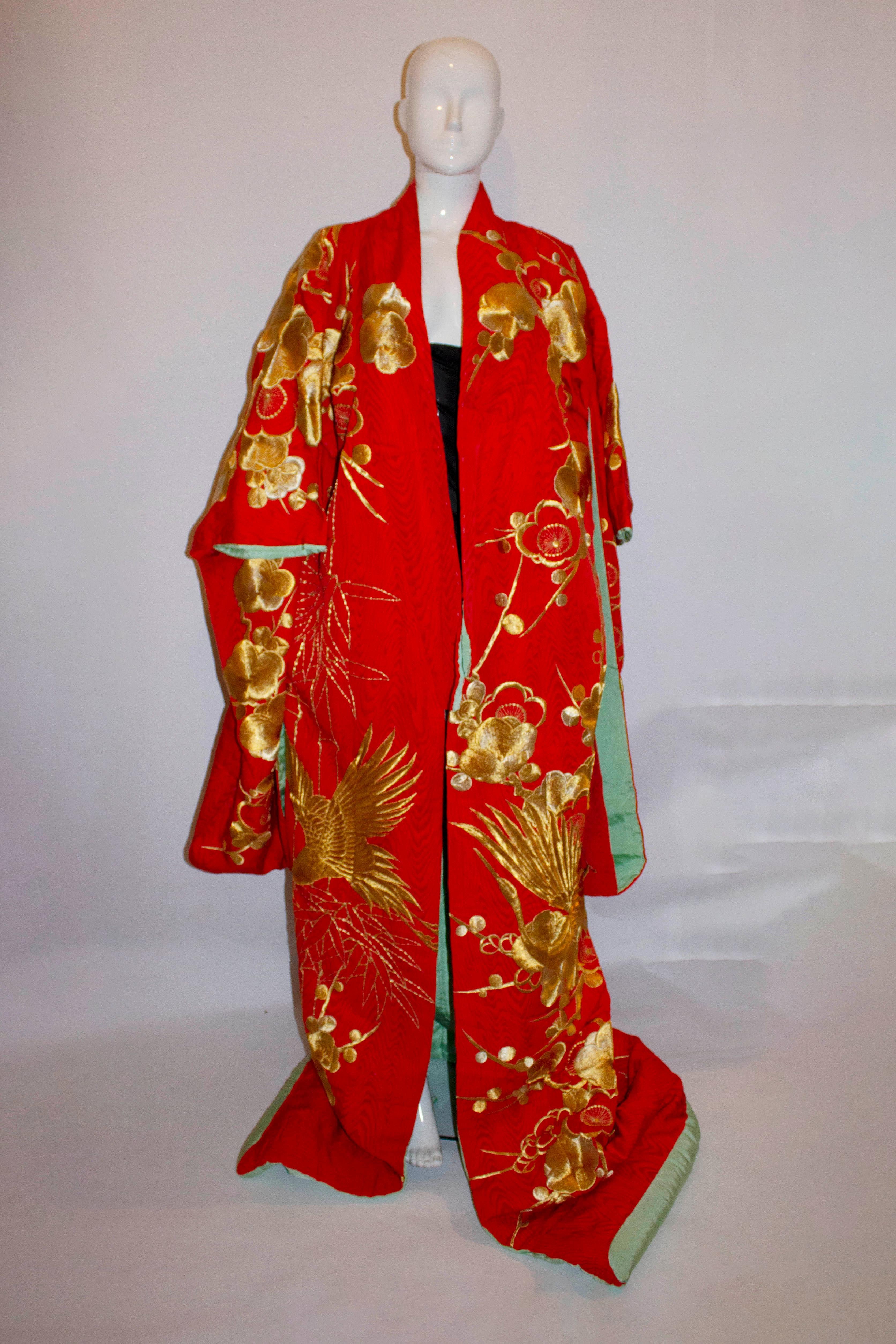 Kimono de mariée vintage rouge et or  Bon état - En vente à London, GB