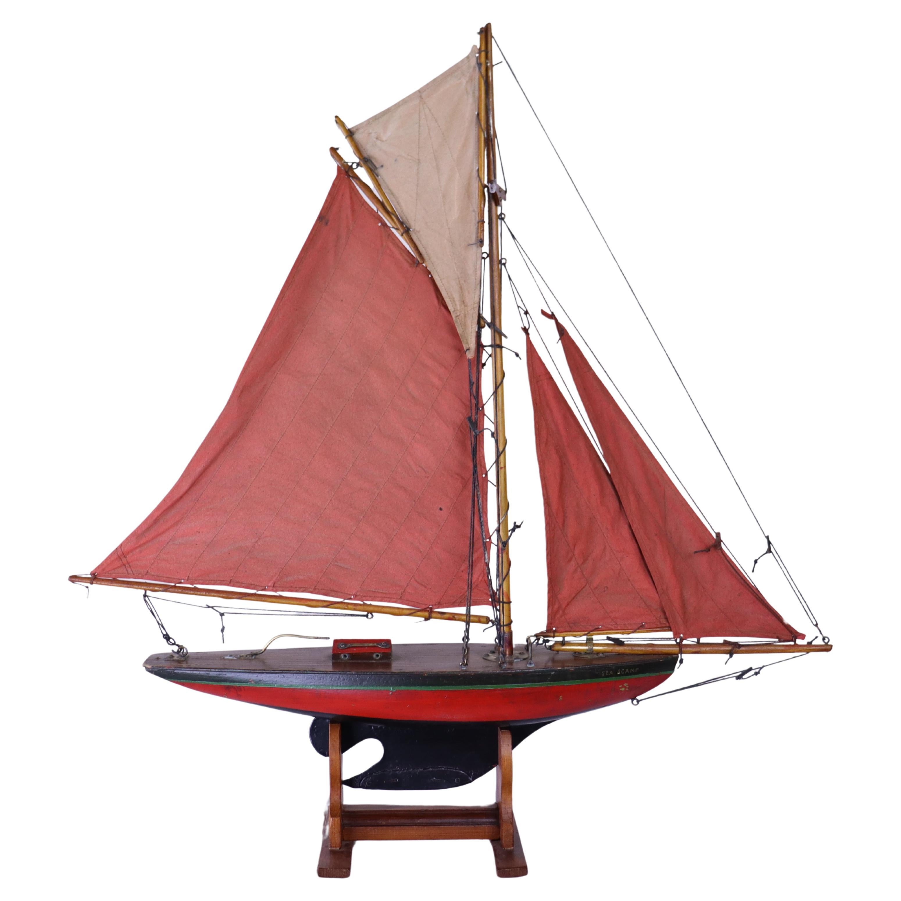 Roter und grüner Teich Yacht „Sea Scamp“ im Vintage-Stil im Angebot