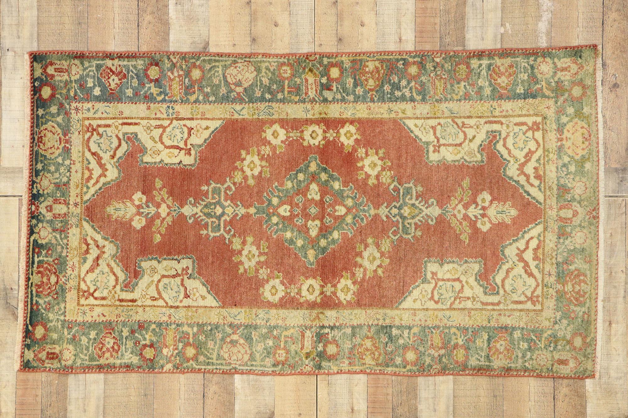 Tappeto Oushak turco d'epoca rosso e verde in vendita 1