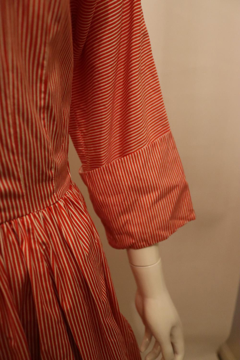 A chic and fund vintage dress for Spring /Summer.
The dress is in a red and white vertical stripe cotton, and has a stand up collar , popper front opening , v neckline and turn  back cuffs.
It has gathering at the waist and a 3'' hem. 
Measurements