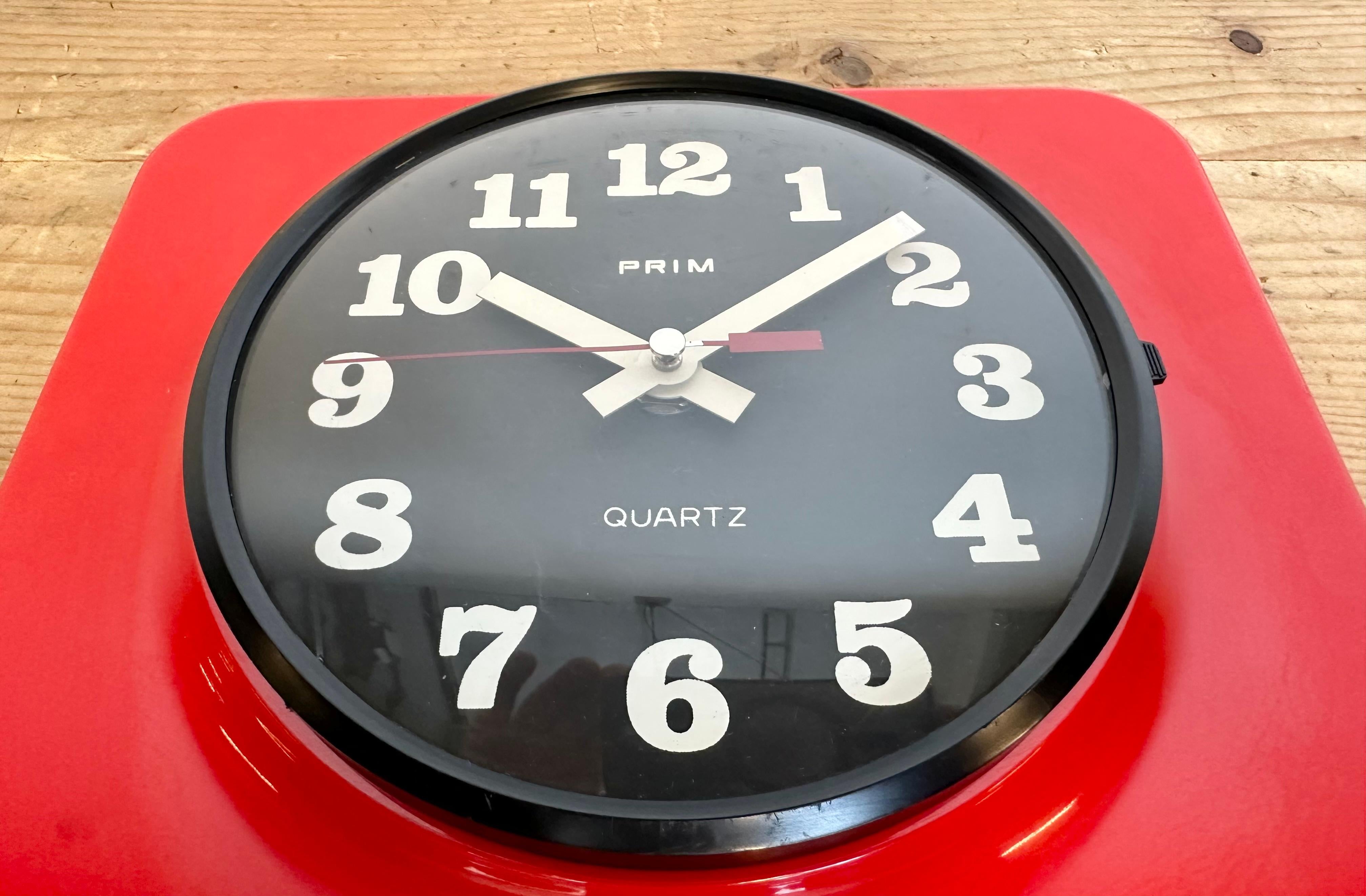 Vintage Red Bakelite Wall Clock from Prim, 1970s 2