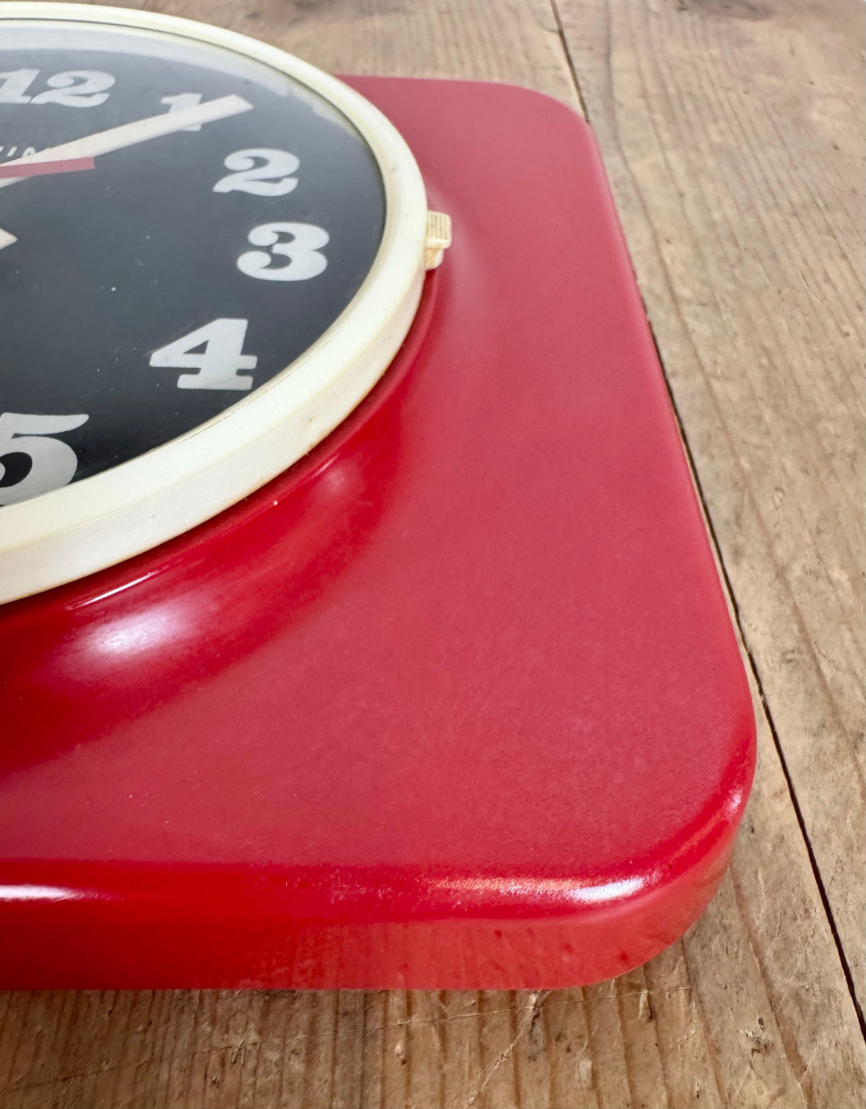 Vintage Red Plastic Wall Clock from Prim, 1970s For Sale 6