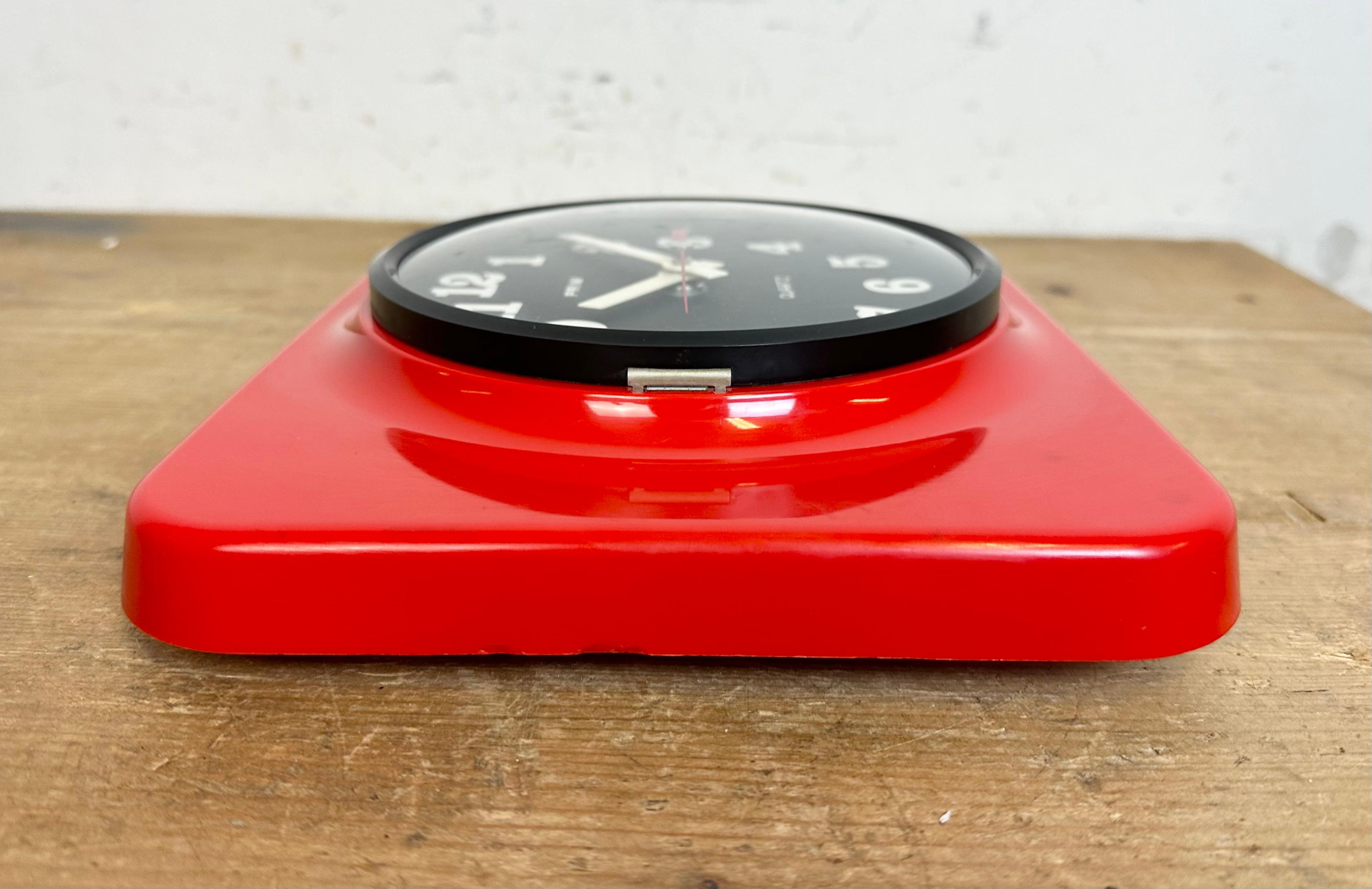 Vintage Red Bakelite Wall Clock from Prim, 1970s 6