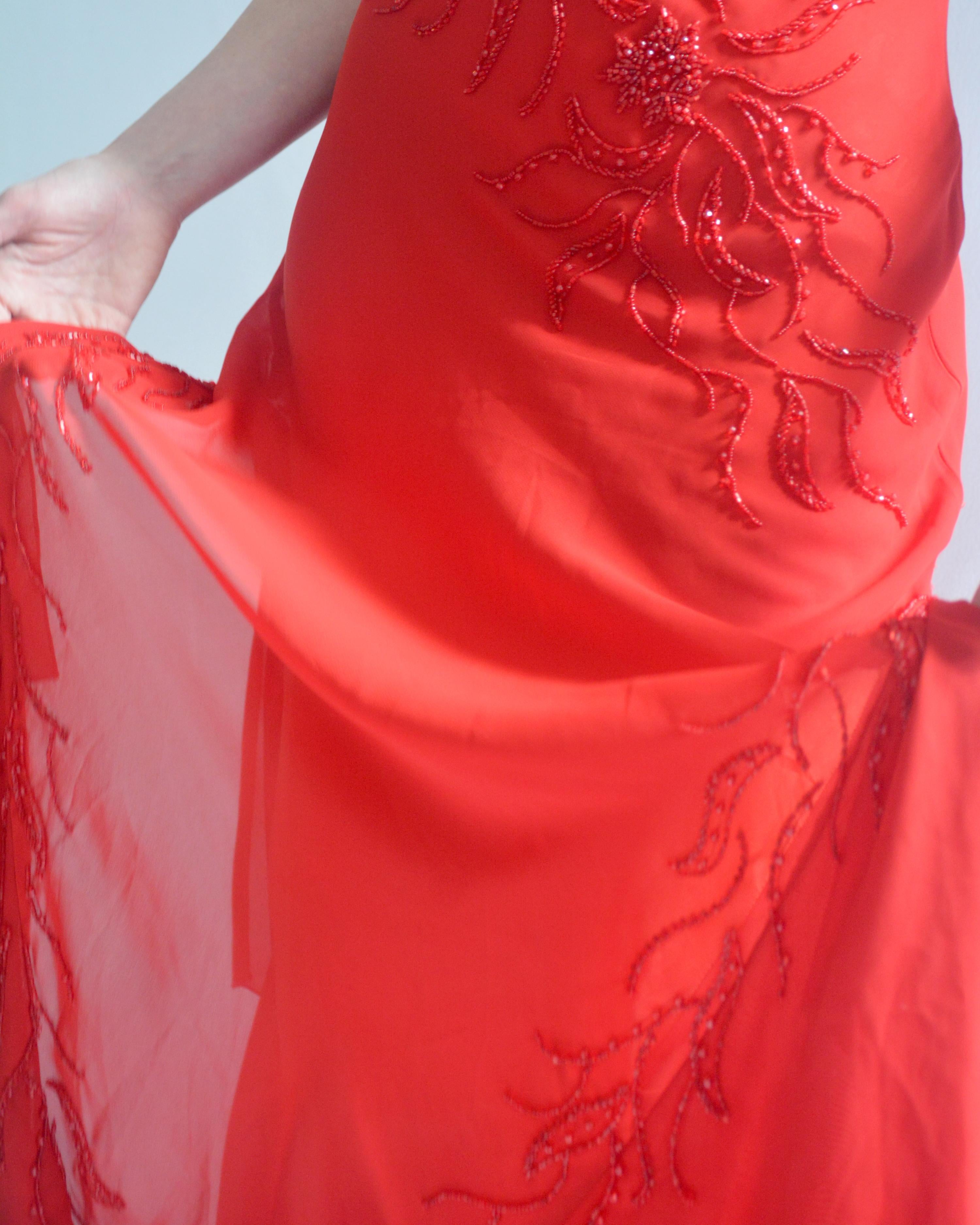 Vintage Rot Perlenbesetztes Chiffon Kleid mit offenem Rücken im Zustand „Gut“ in New York, NY