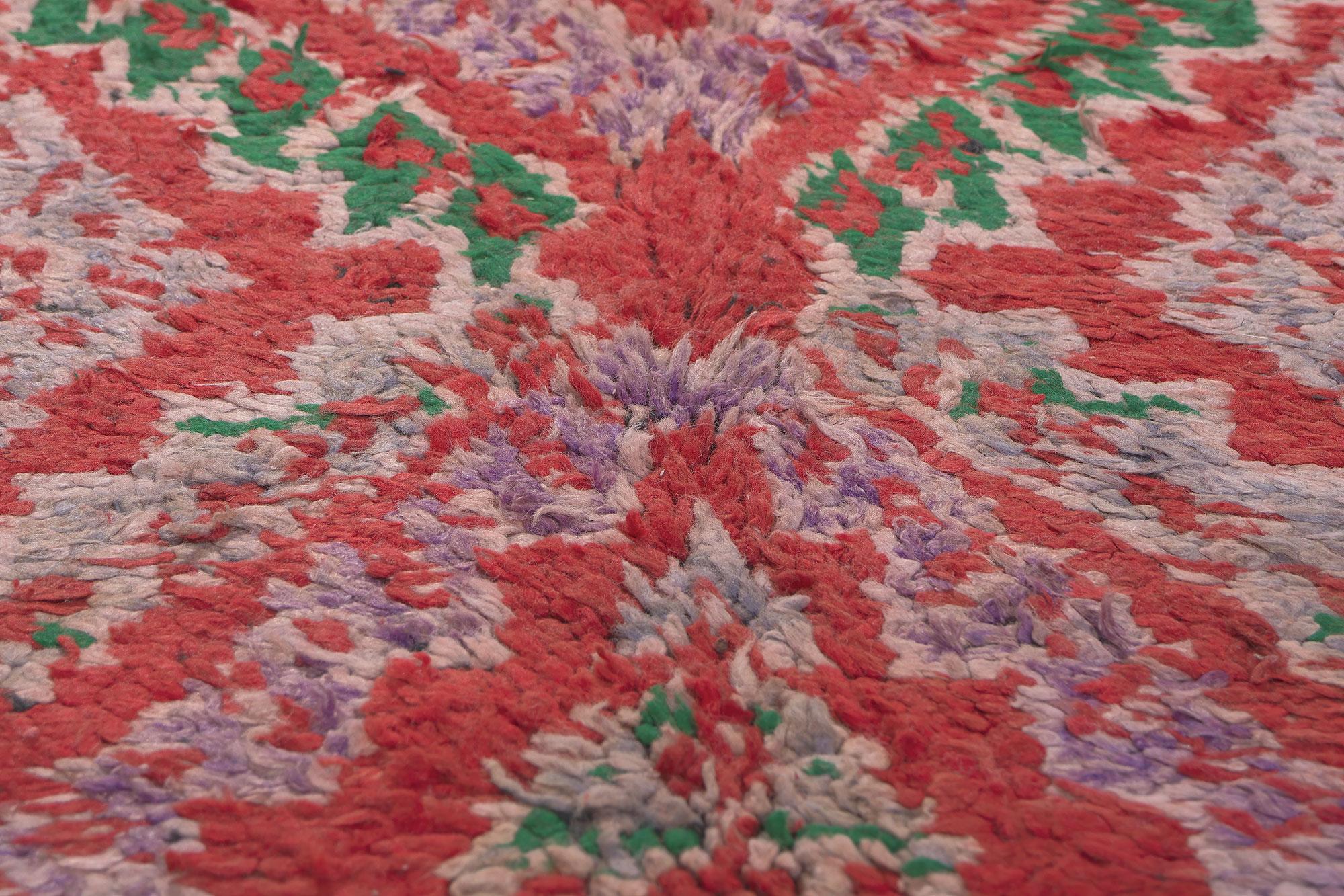 Marokkanischer roter Talsint-Teppich im Vintage-Stil, Maximalismus-Stil trifft Nomaden-Charm im Zustand „Gut“ im Angebot in Dallas, TX