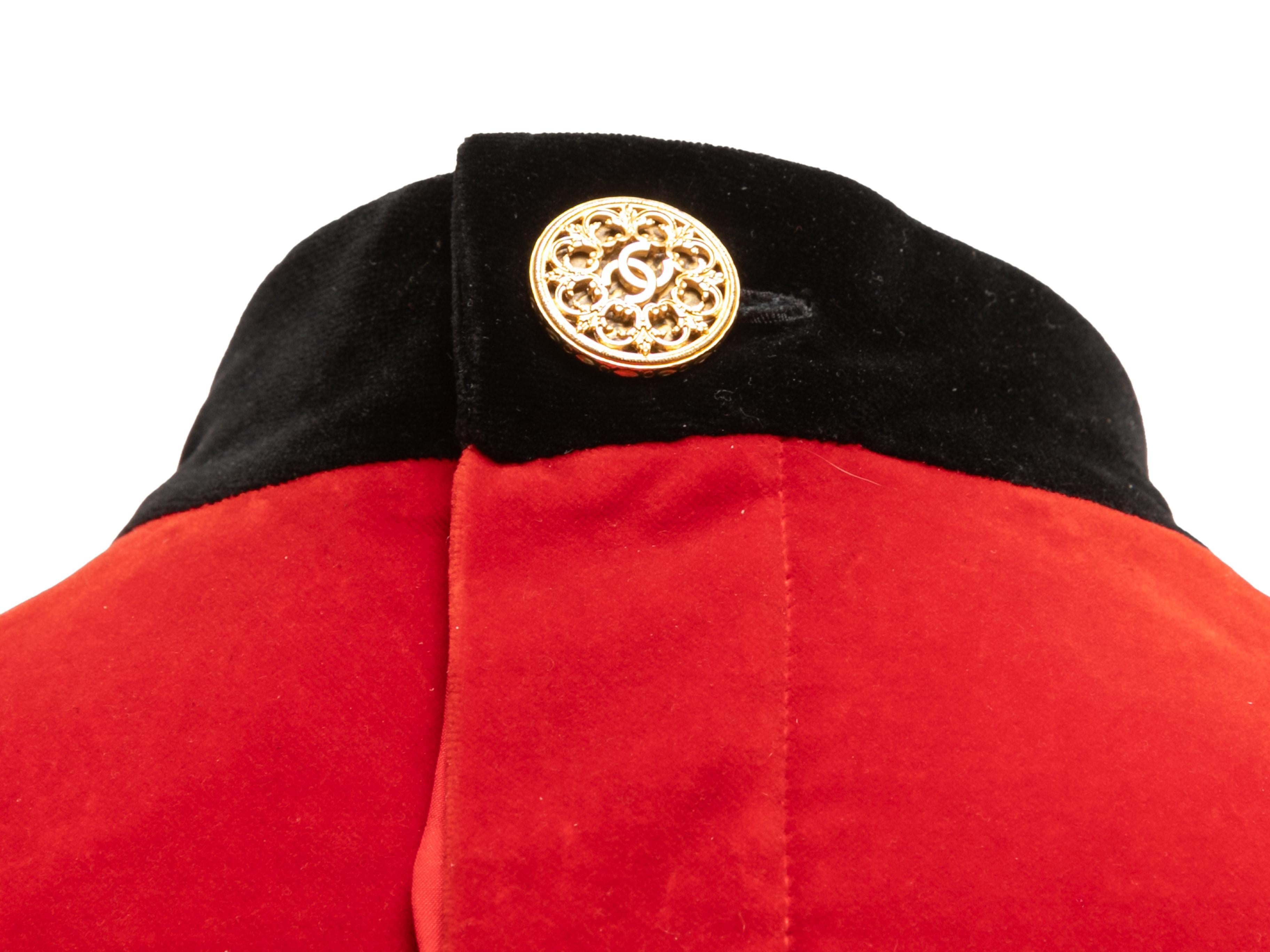 Rotes & schwarzes Chanel Boutique-Minikleid aus Samt im Vintage-Stil Größe FR 36 im Angebot 1