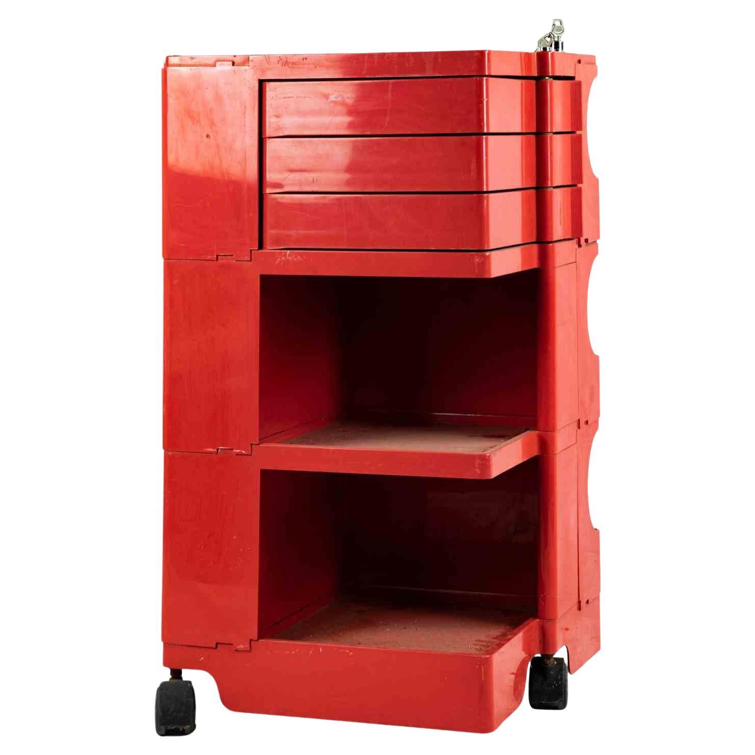 Red Bobby Cart is an original decorative object realized by Gio Colombo during the 1970s.

Designed by Joe Colombo for B-line, this cart has structure and drawers in injection-moulded ABS plastic material. Tie rods, screws and pivots in galvanised