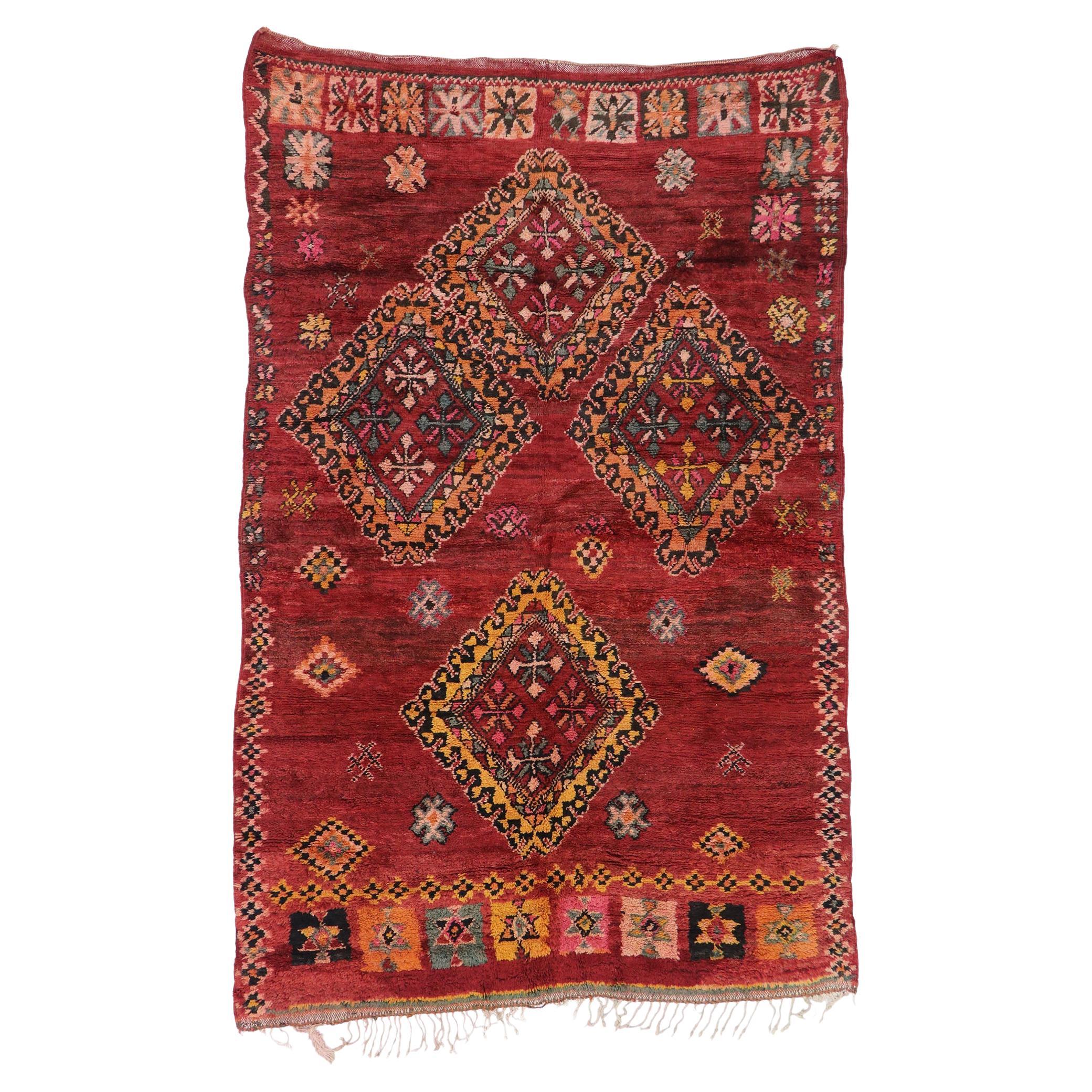 Marokkanischer roter Boujad-Teppich im Vintage-Stil, Boho Jungalow Meets Nomadic Charm, rot im Angebot