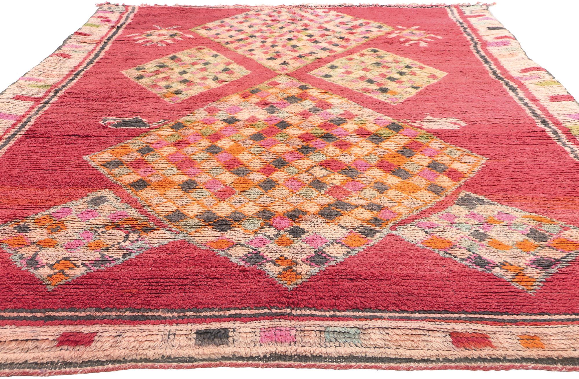 Marokkanischer Boujad-Teppich, rot (Moderne der Mitte des Jahrhunderts) im Angebot
