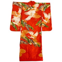 Vieux kimono de cÃ©rÃ©monie japonais en brocart rouge avec grues volantes