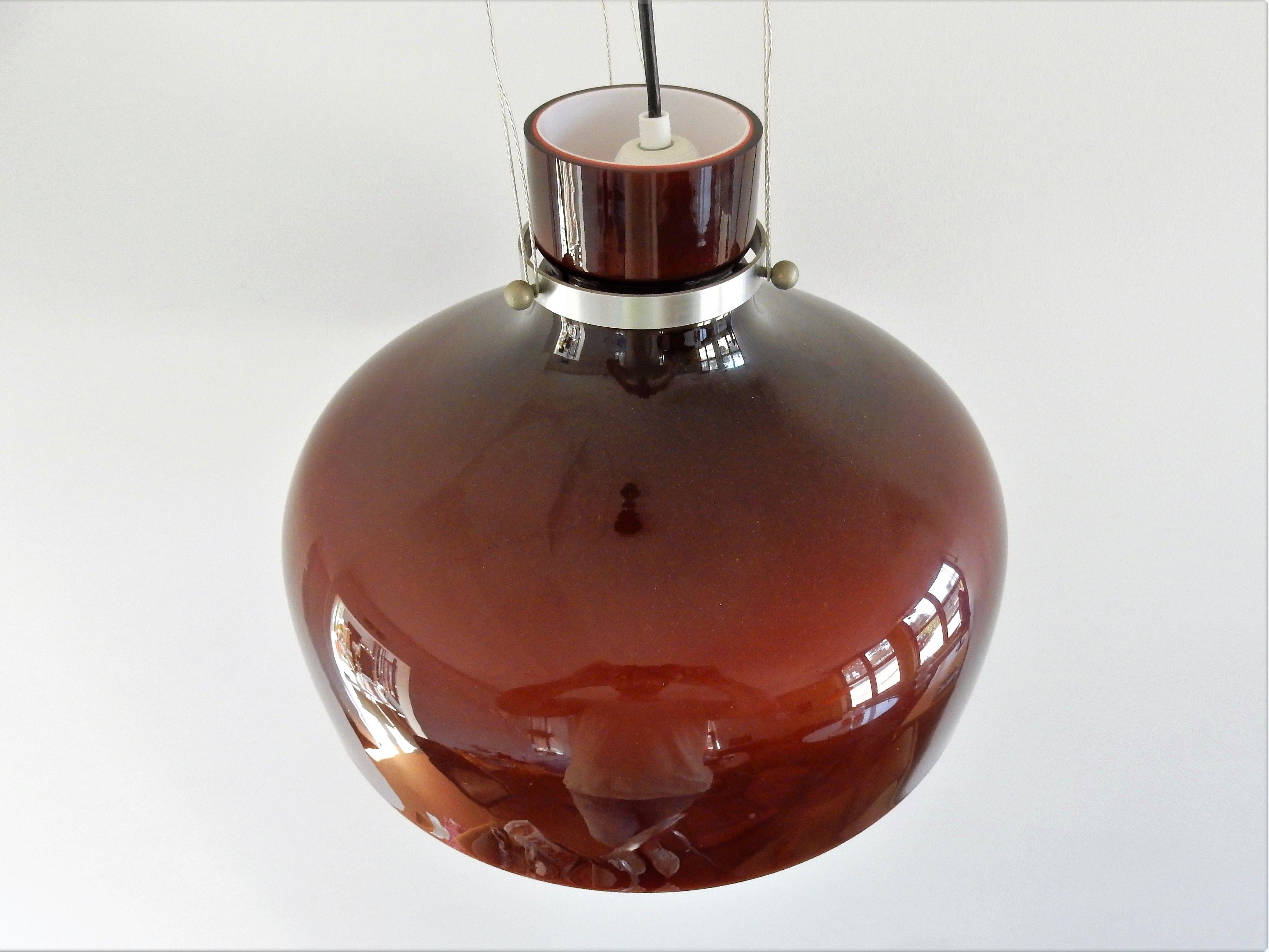 Vintage Pendelleuchte aus rot-braunem Glas, 1970er Jahre (Skandinavisch) im Angebot