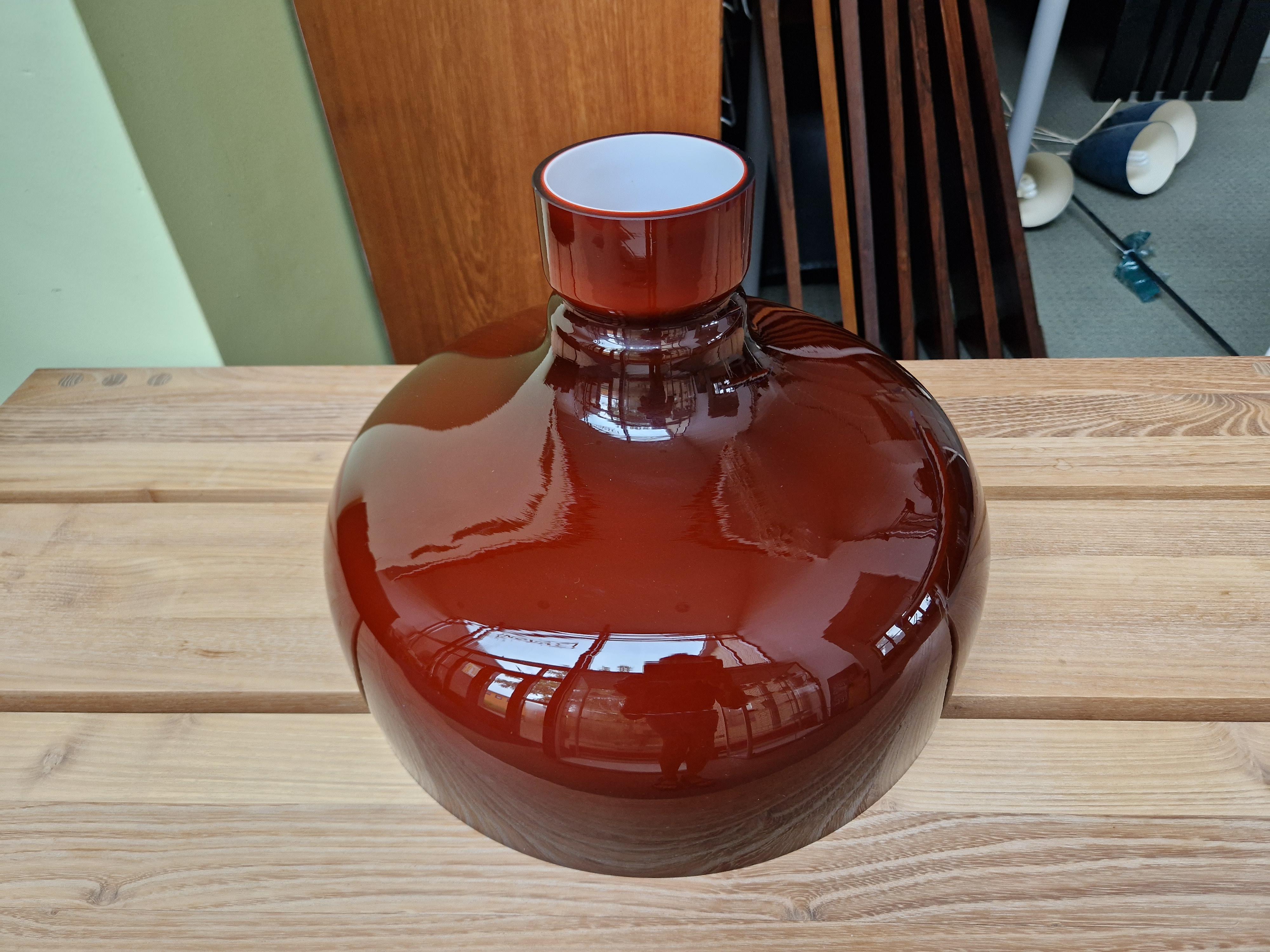 Vintage Pendelleuchte aus rot-braunem Glas, 1970er Jahre im Angebot 1